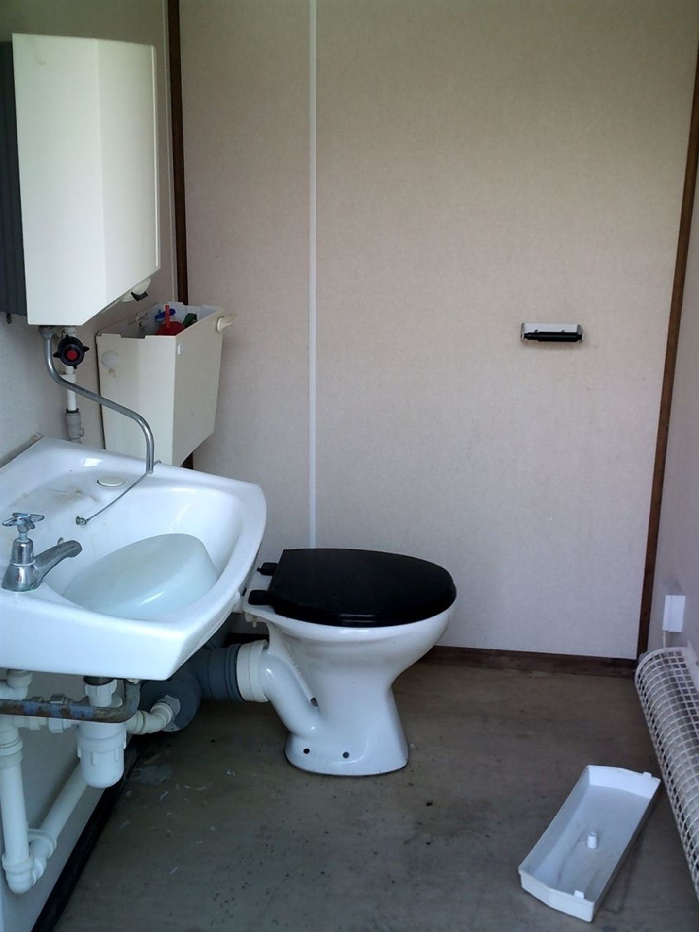 WST324 13ft x 9ft 2+1 Toilet Block - Image 3 of 8