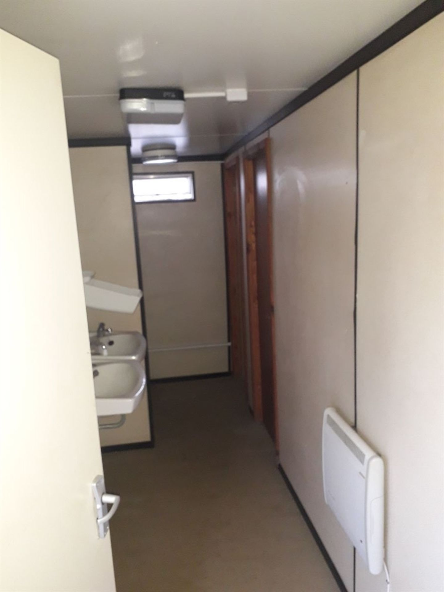 e44174 32ft x 10ft Anti-Vandal Toilet/Drying Room - Image 6 of 9