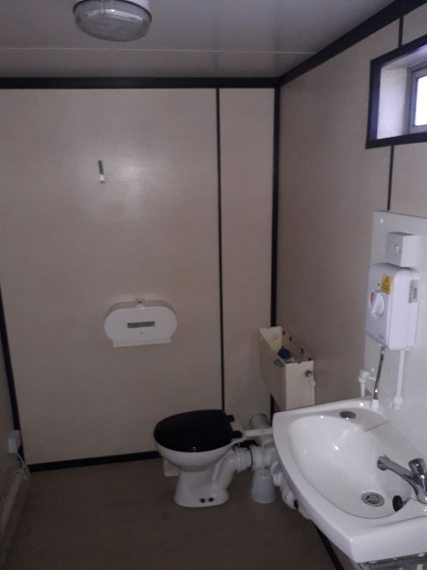 e44174 32ft x 10ft Anti-Vandal Toilet/Drying Room - Image 7 of 9