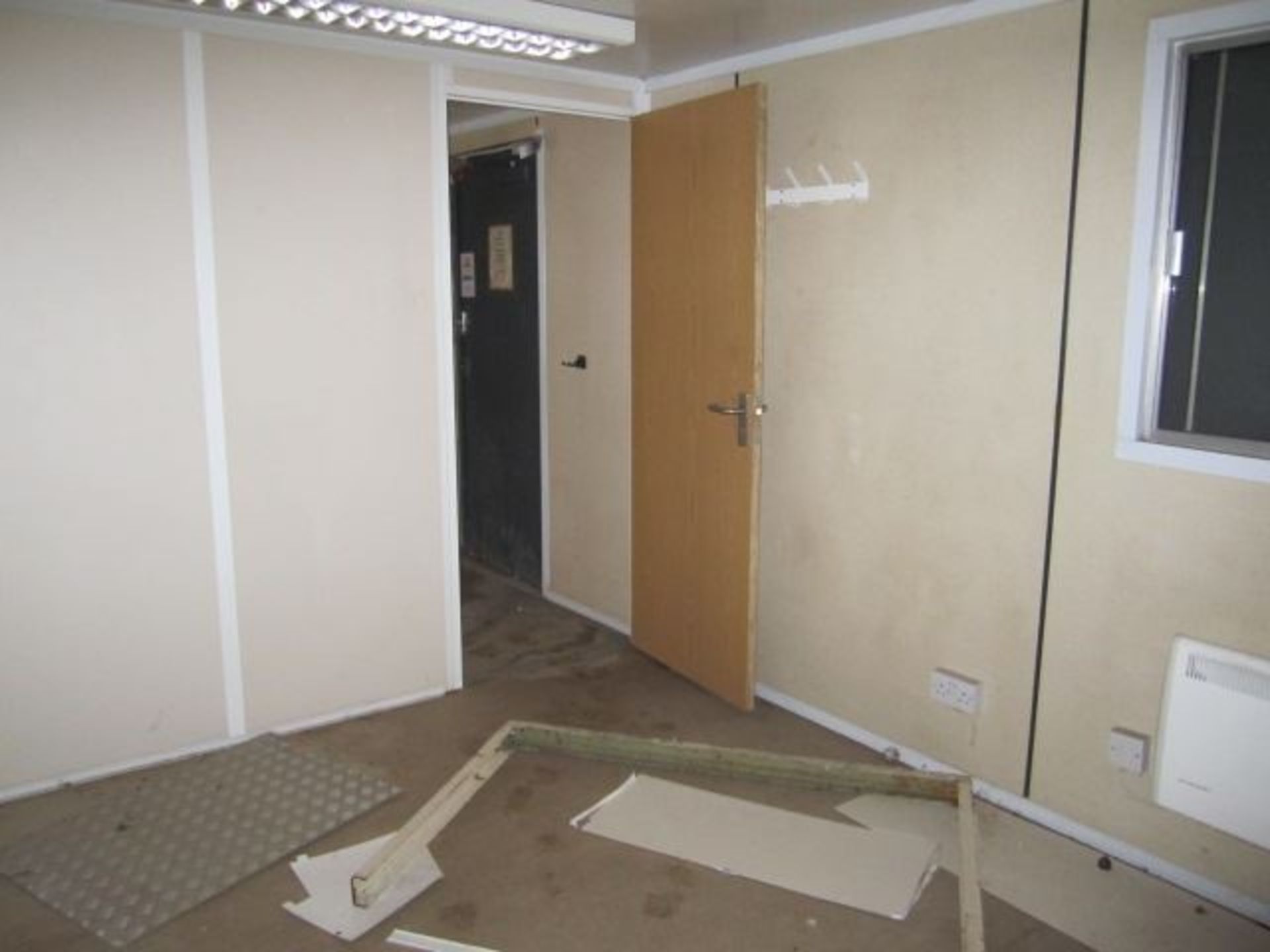 e52386 32ft x 10ft Anti-Vandal Office/Canteen - Image 8 of 9