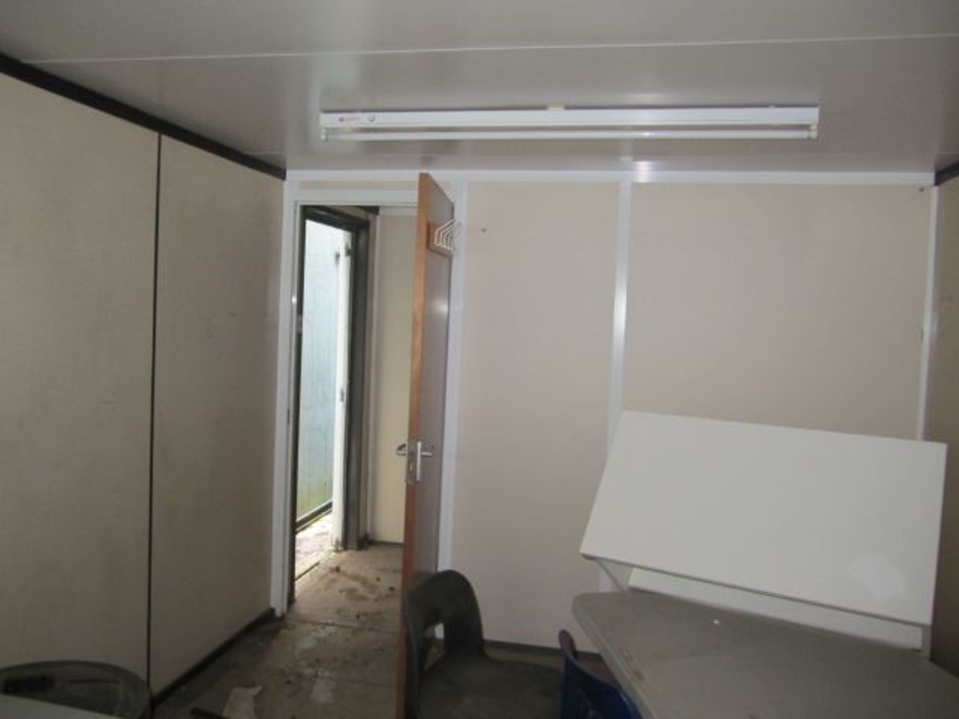 e53194 32ft x 10ft Anti-Vandal Office - Image 6 of 8