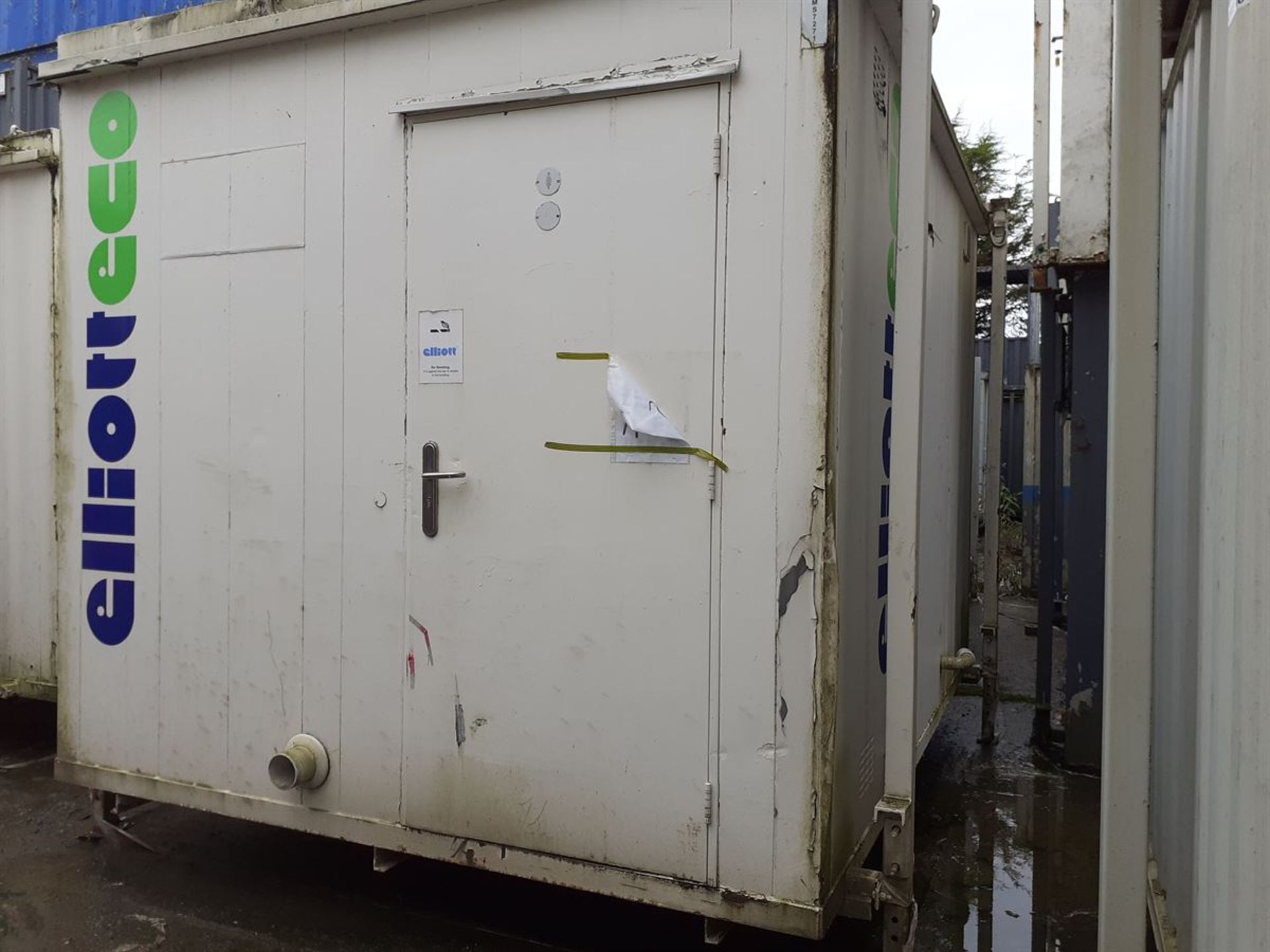 gecms7271 24ft x 9ft Toilet Block