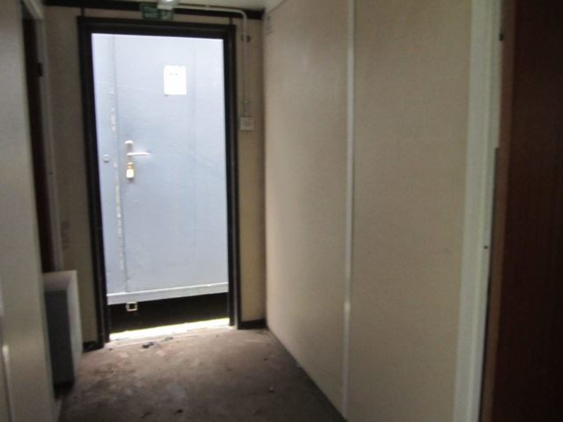 e53194 32ft x 10ft Anti-Vandal Office - Image 4 of 8