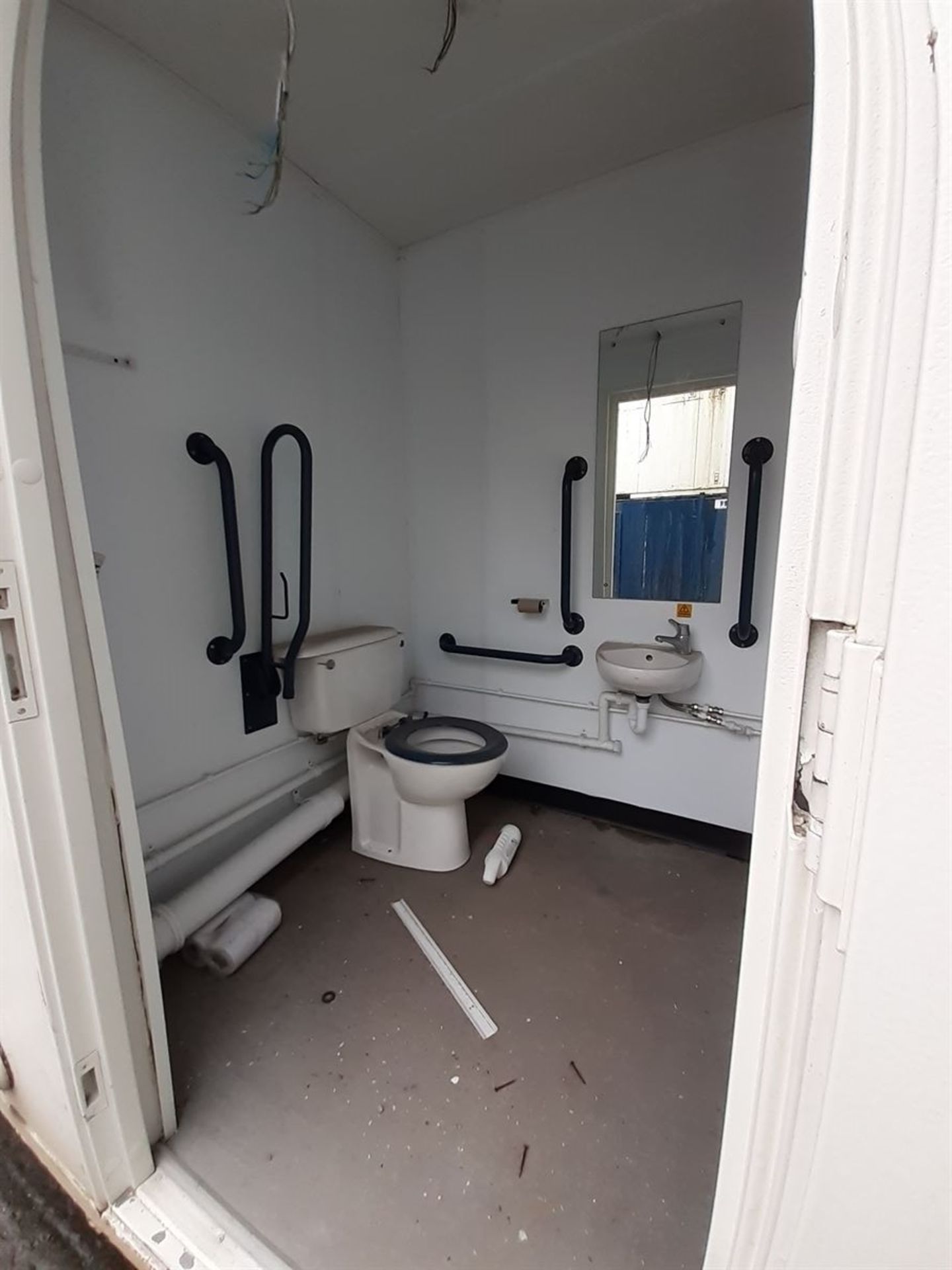 gecms7271 24ft x 9ft Toilet Block - Image 4 of 7