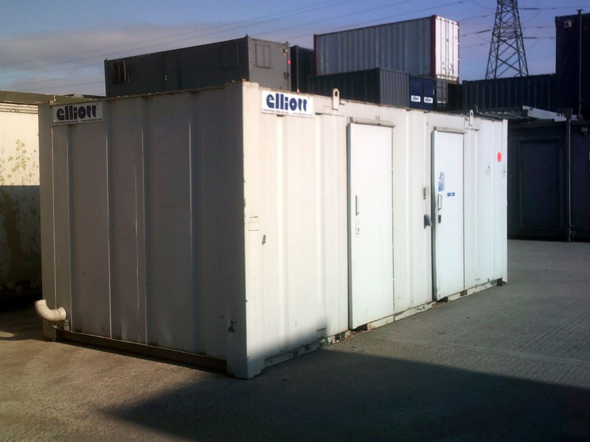 E58149 20ft x 8ft Toilet Block