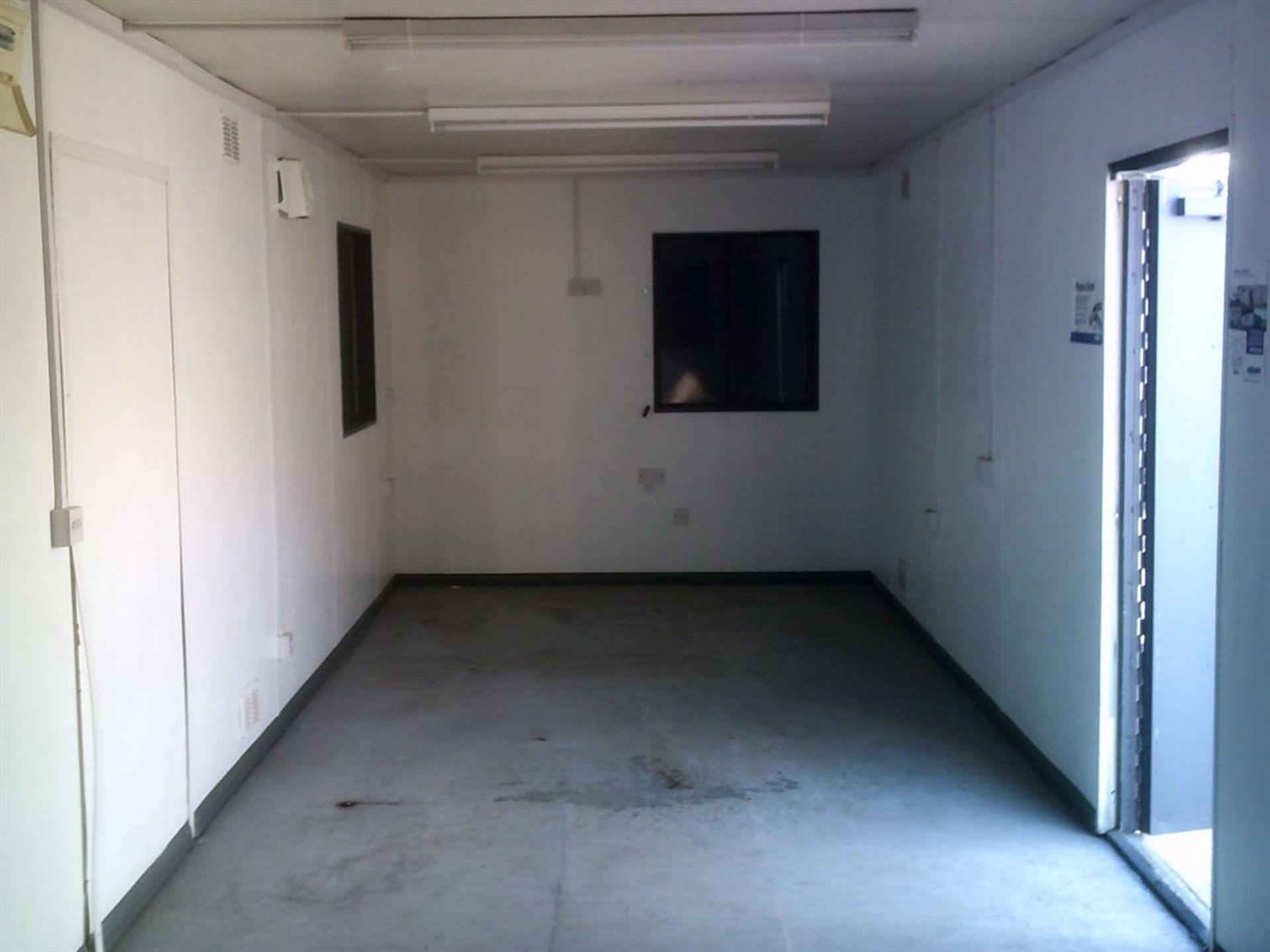 ESP13727 32ft x 10ft Anti-Vandal Canteen/Changing Room - Image 3 of 5