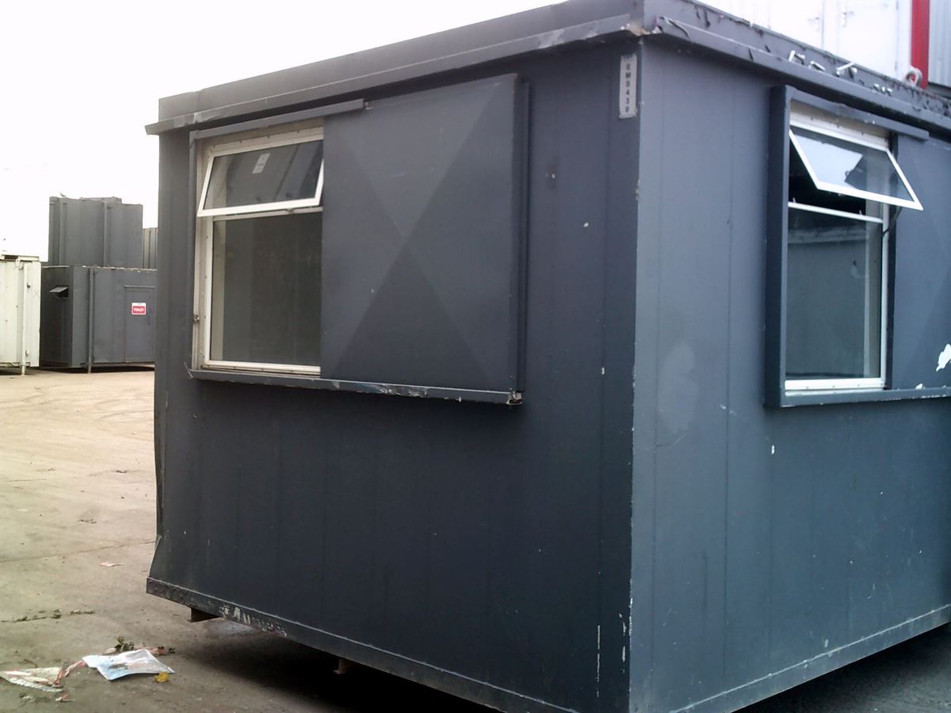 EMS430 32ft x 10ft Anti-Vandal Canteen - Image 2 of 7