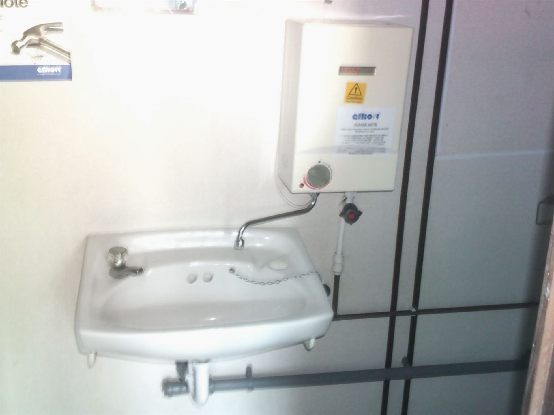 E31310 13ft x 9ft 2+1 Toilet Block - Image 5 of 8