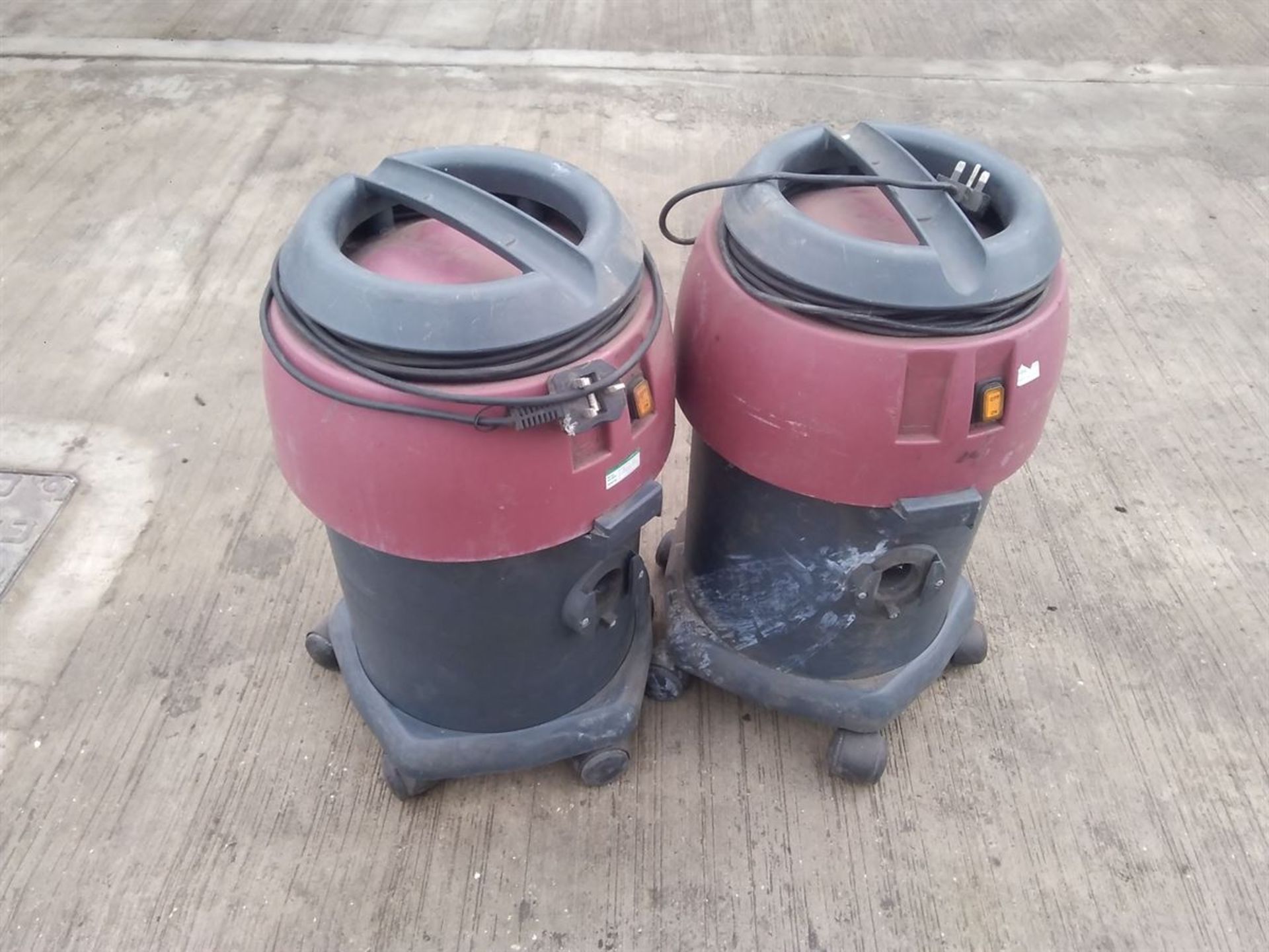 X2 CLEANFIX SW20 VACUUM CLEANER. 240V