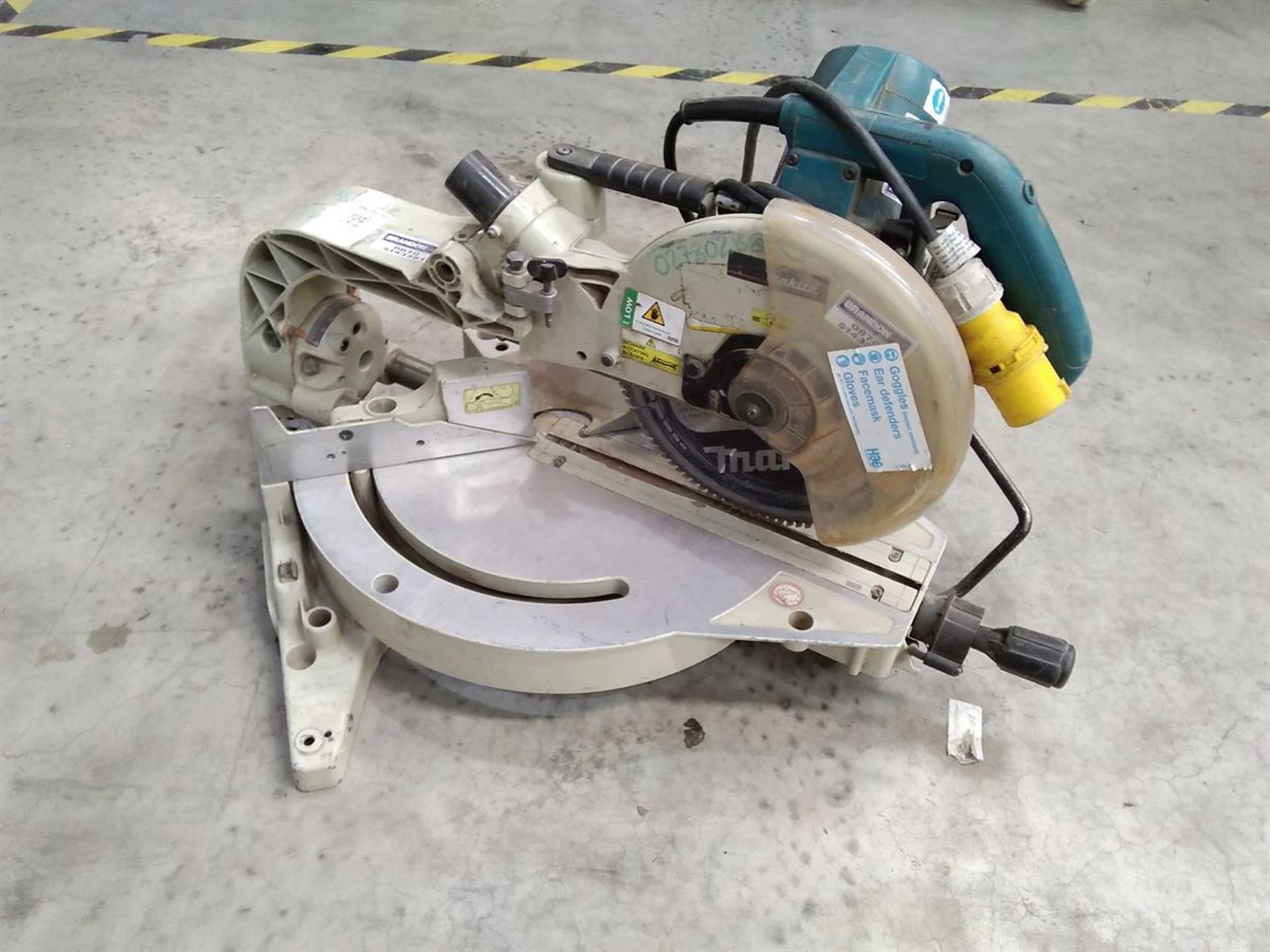 MAKITA SLIDE MITRE SAW 110V - Image 2 of 2