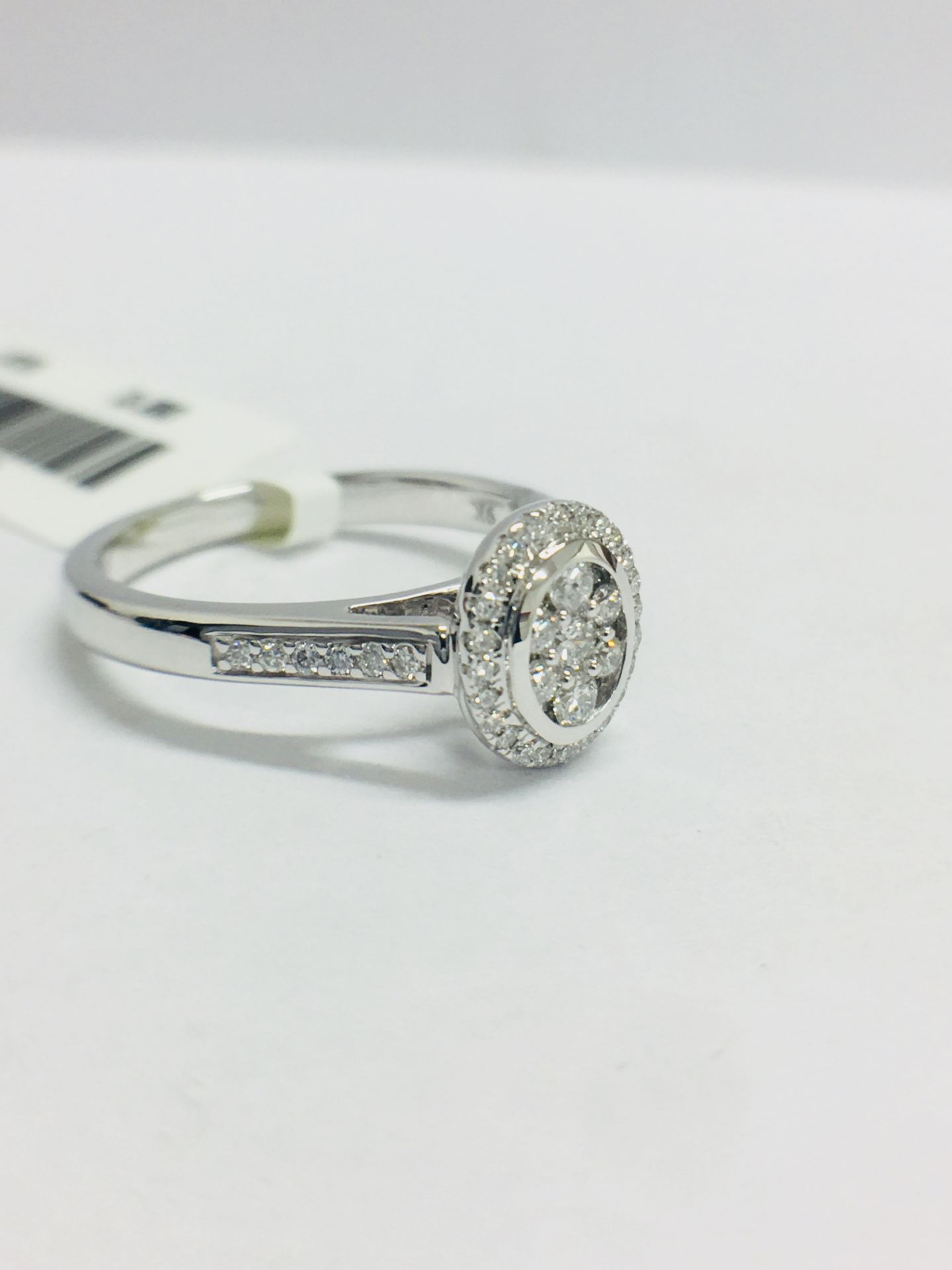 0.33ct diamond set solitaire style ring. Oval setting with small round cut diamonds - Image 2 of 8