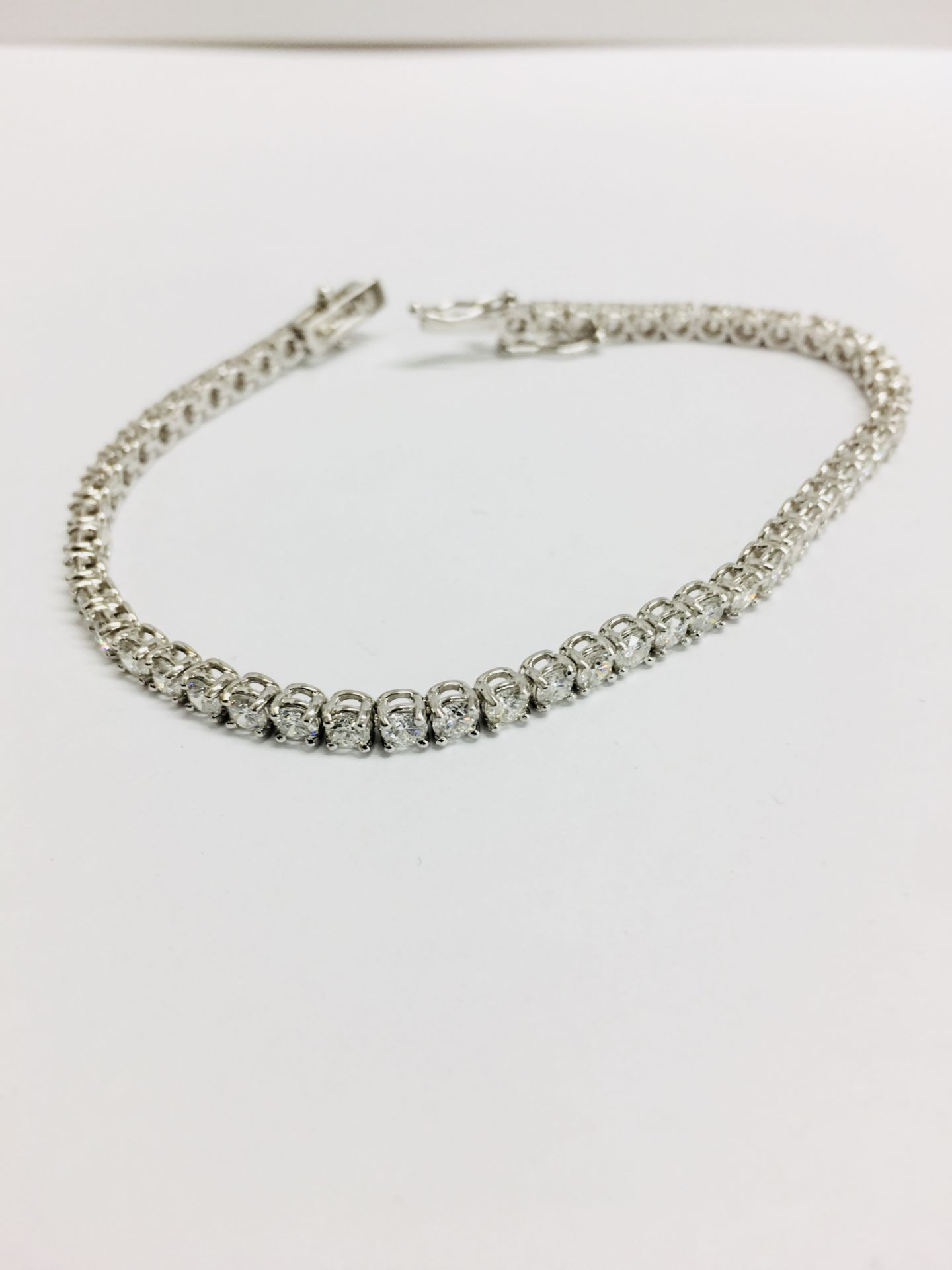 4.00ct Diamond tennis bracelet set with brilliant cut diamonds of I colour