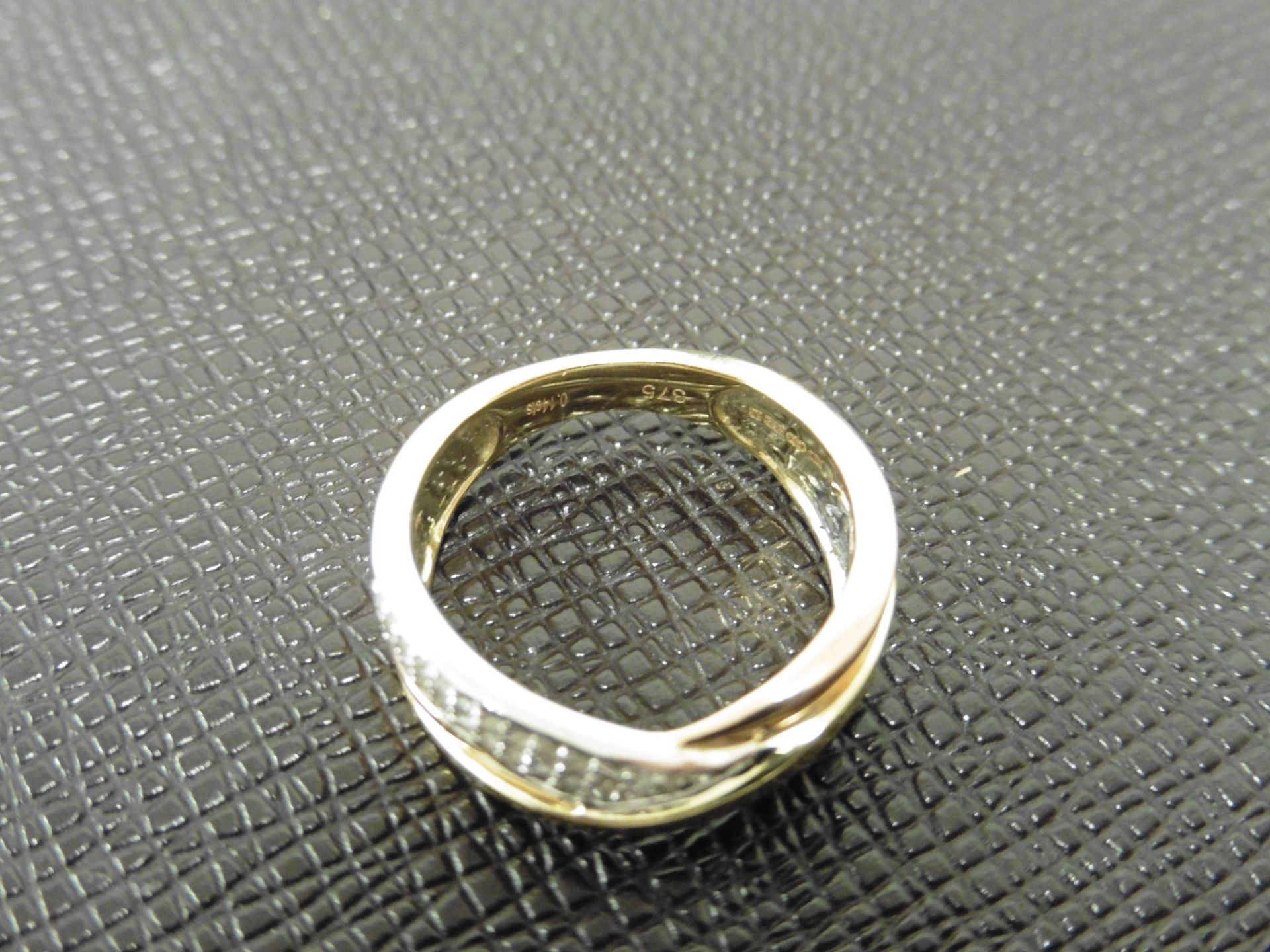 0.14ct diamond crossover band ring set in 9ct gold. - Image 3 of 4