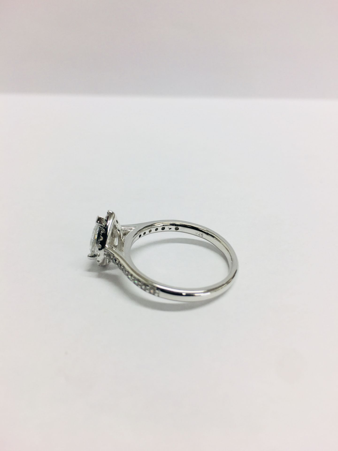 1ct pearshape Diamond Ring - Image 3 of 7