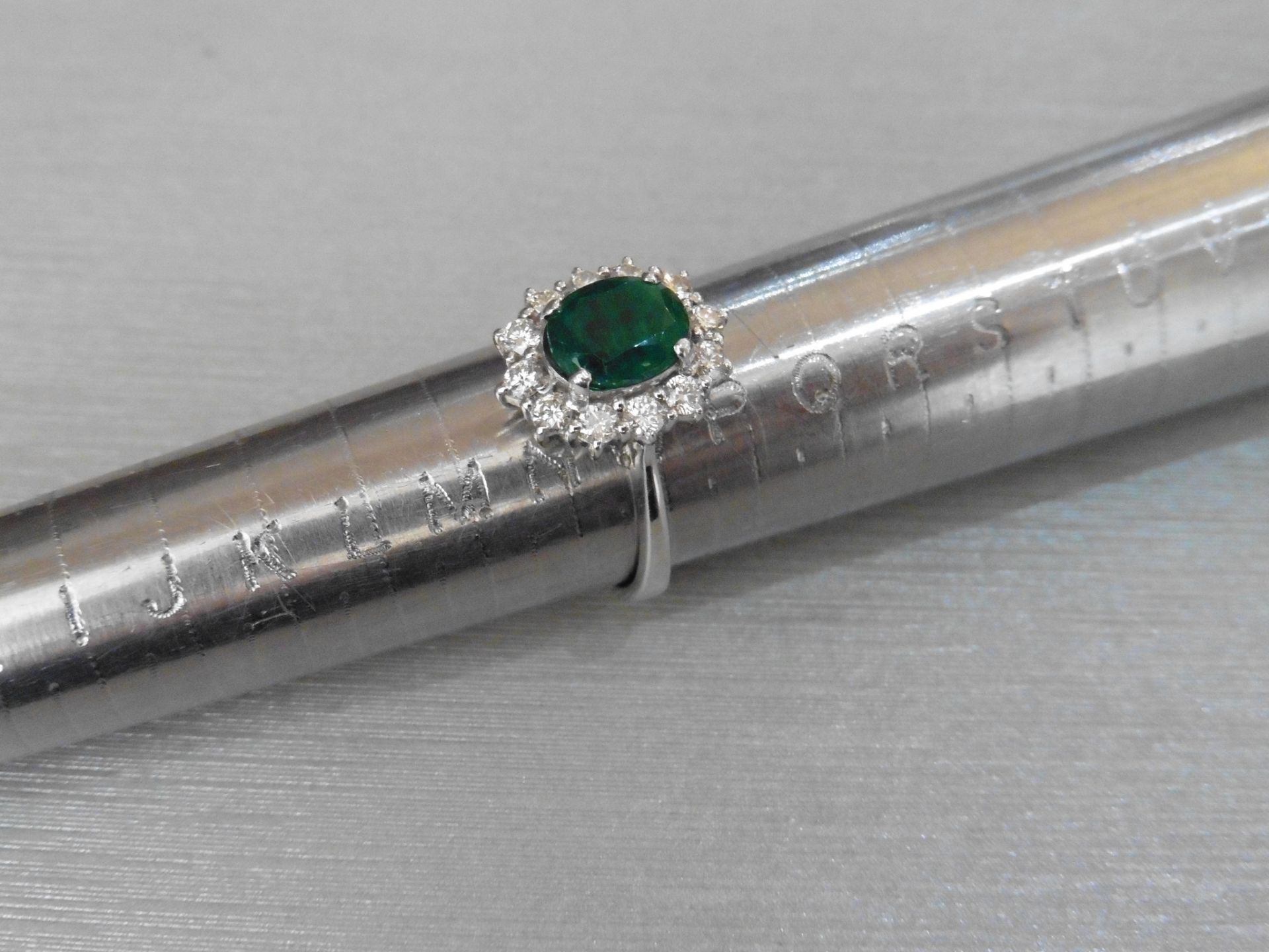 Emerald & Diamond cluster Ring - Image 5 of 5