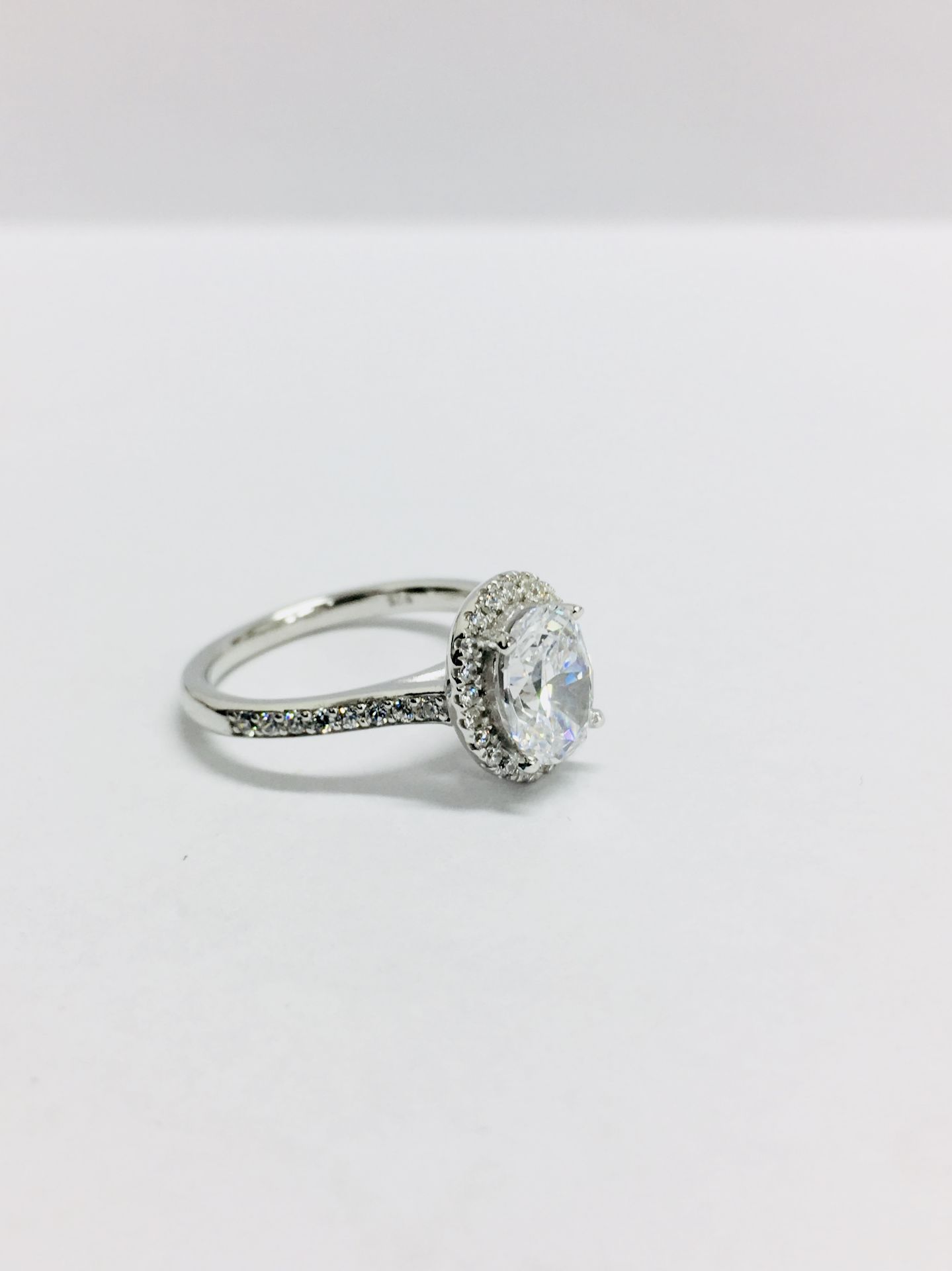 1.00ct Oval Diamond Ring - Image 6 of 6