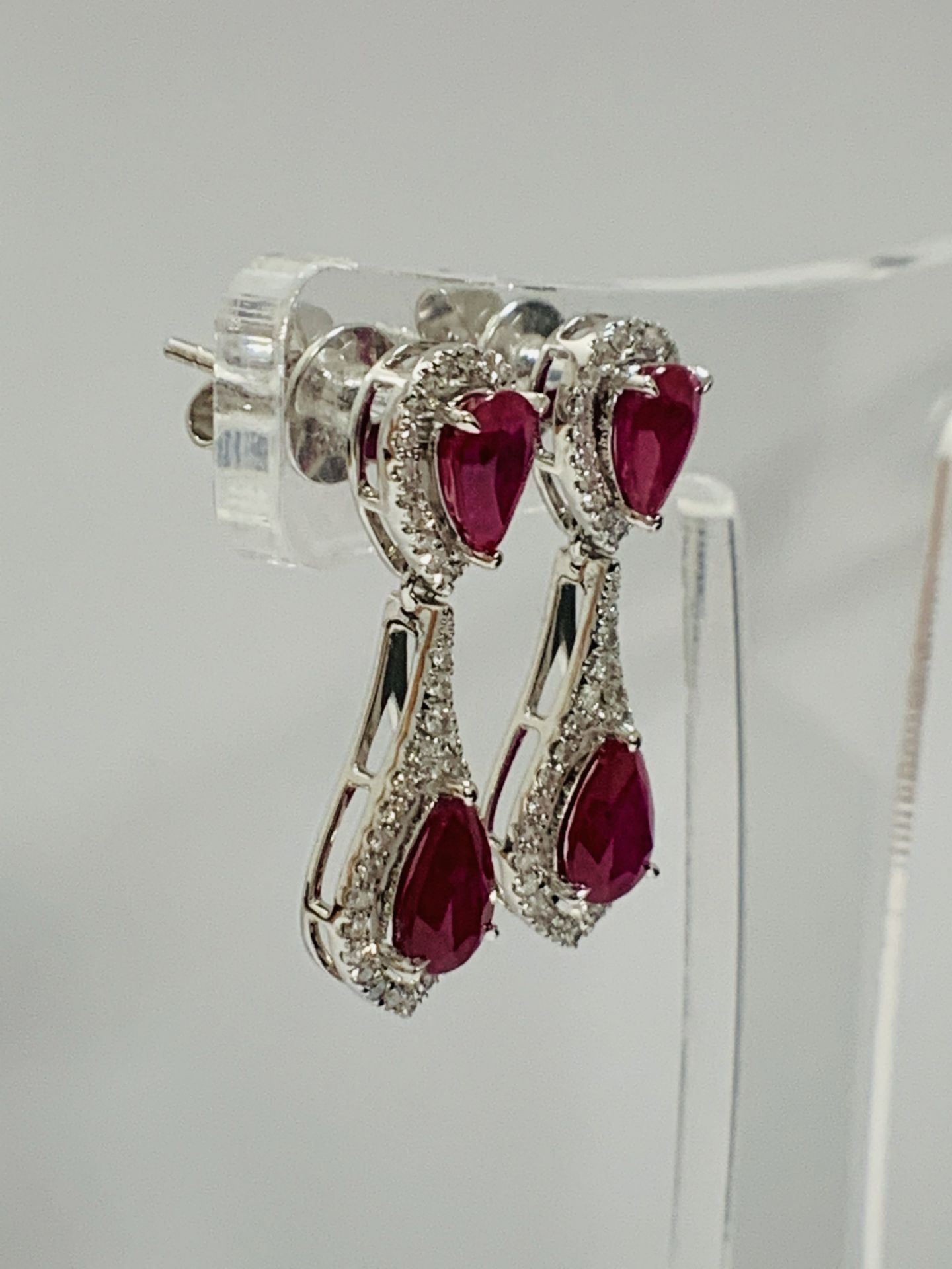 14ct White Gold Ruby and Diamond drop Earring - Image 10 of 14