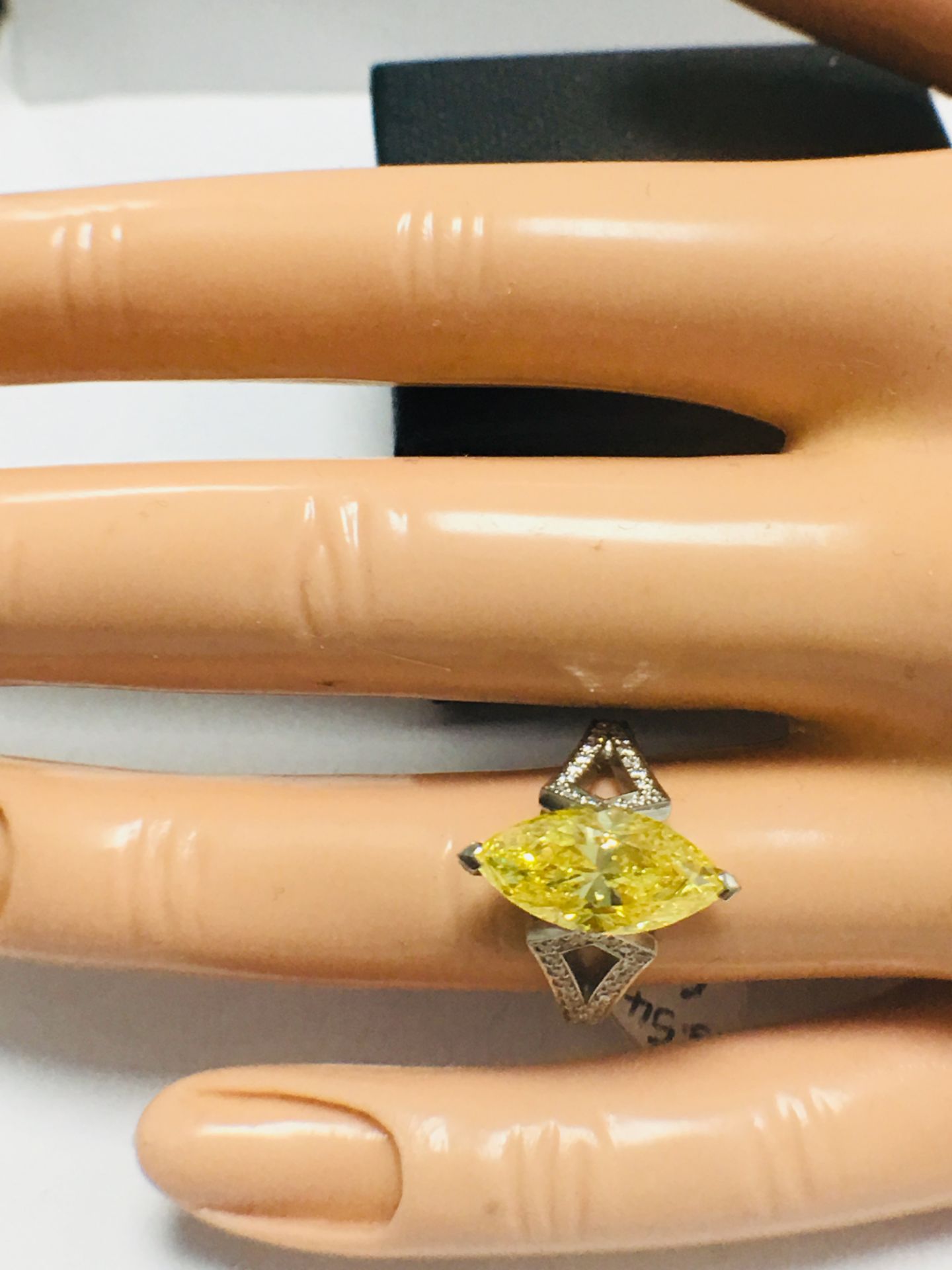 3.54ct Marquis Fancy yellow Diamond Ring - Image 11 of 12