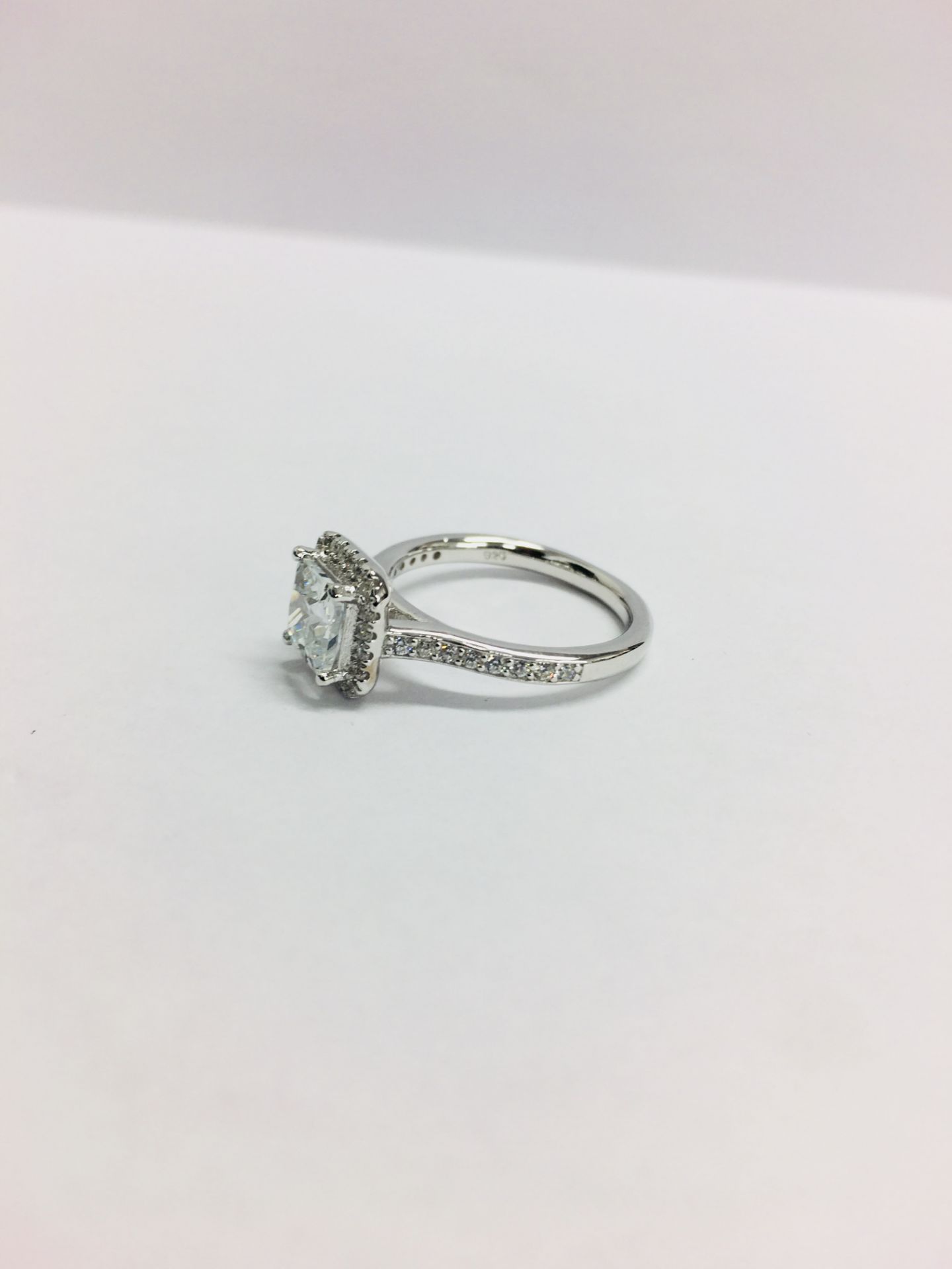 1.00ctct Diamond set solitaire Ring - Image 6 of 6