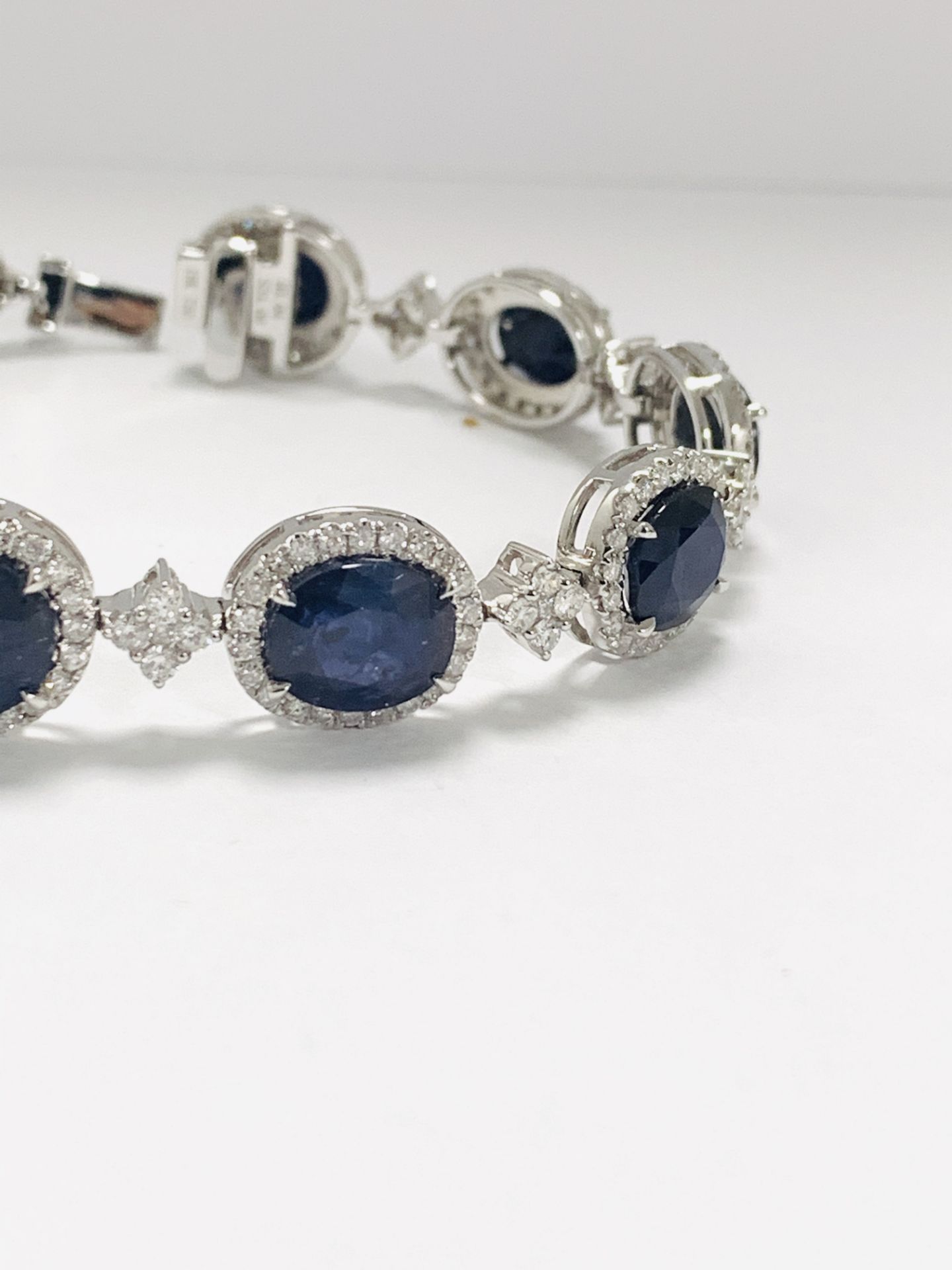 18ct White Gold Sapphire and Diamond Bracelet - Image 5 of 21