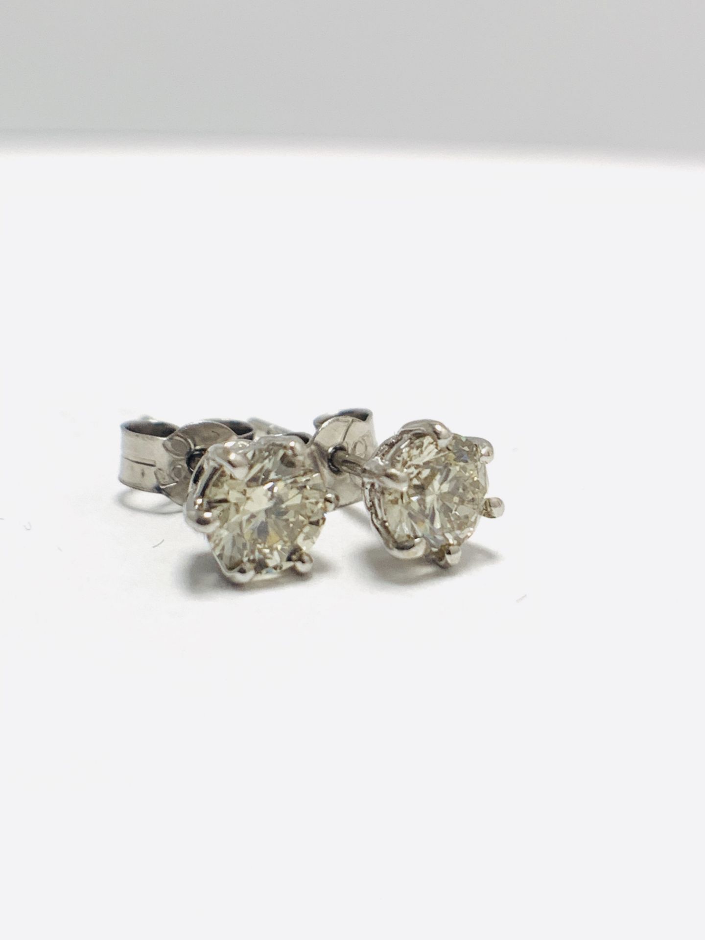 1.50ct Diamond set solitaire style Earring - Image 3 of 5
