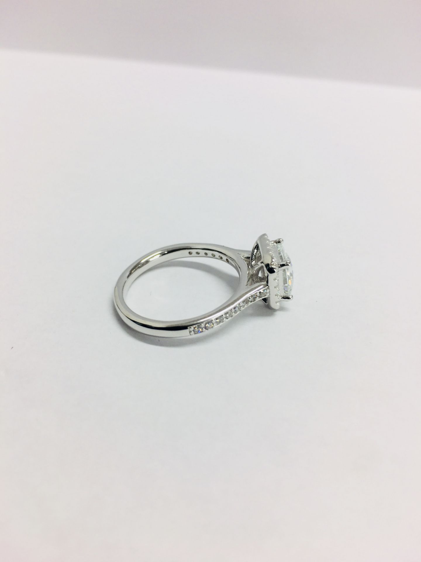 1.00ctct Diamond set solitaire Ring - Image 3 of 6