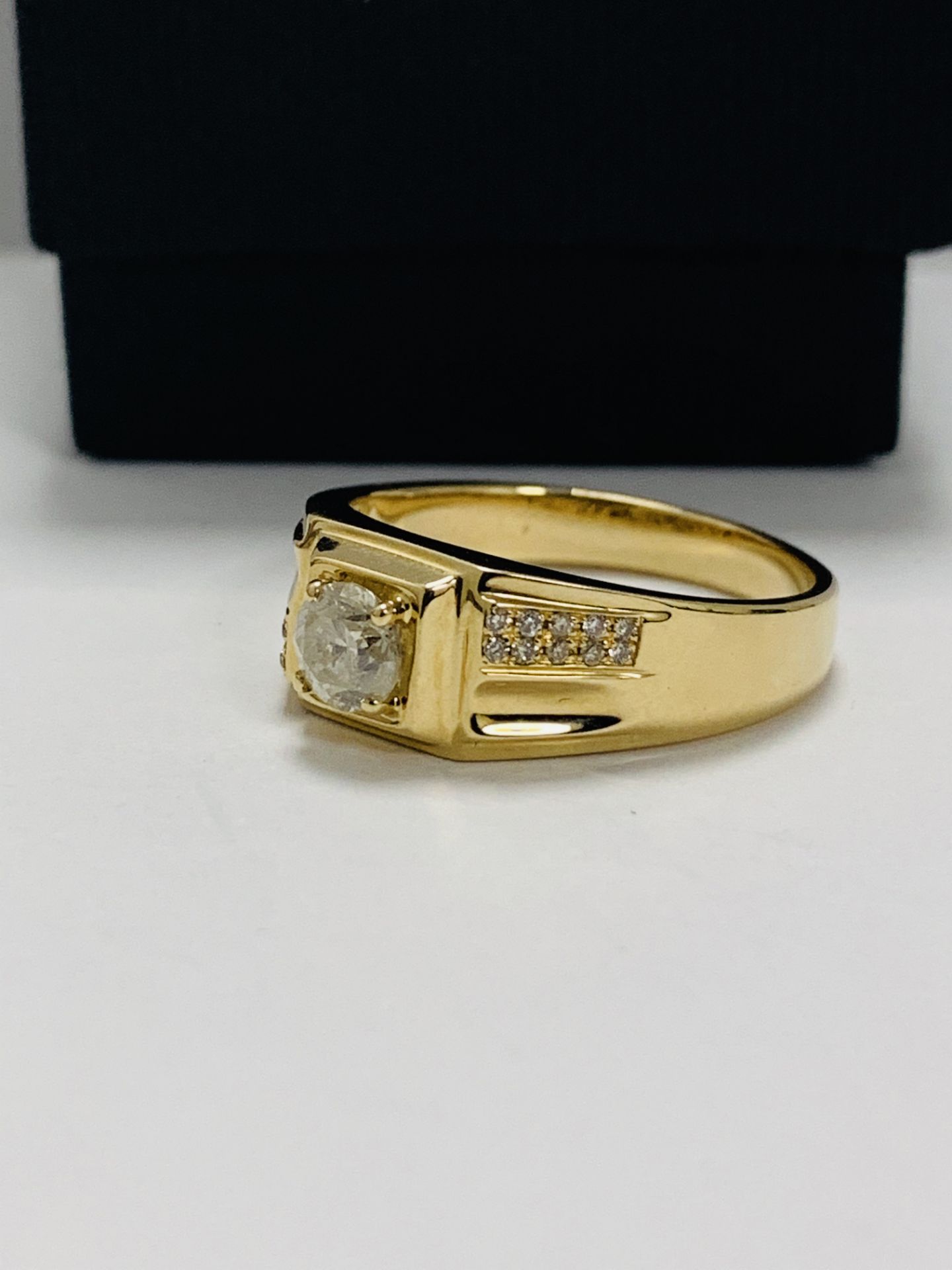 14ct Yellow Gold Diamond gents Ring - Image 2 of 10