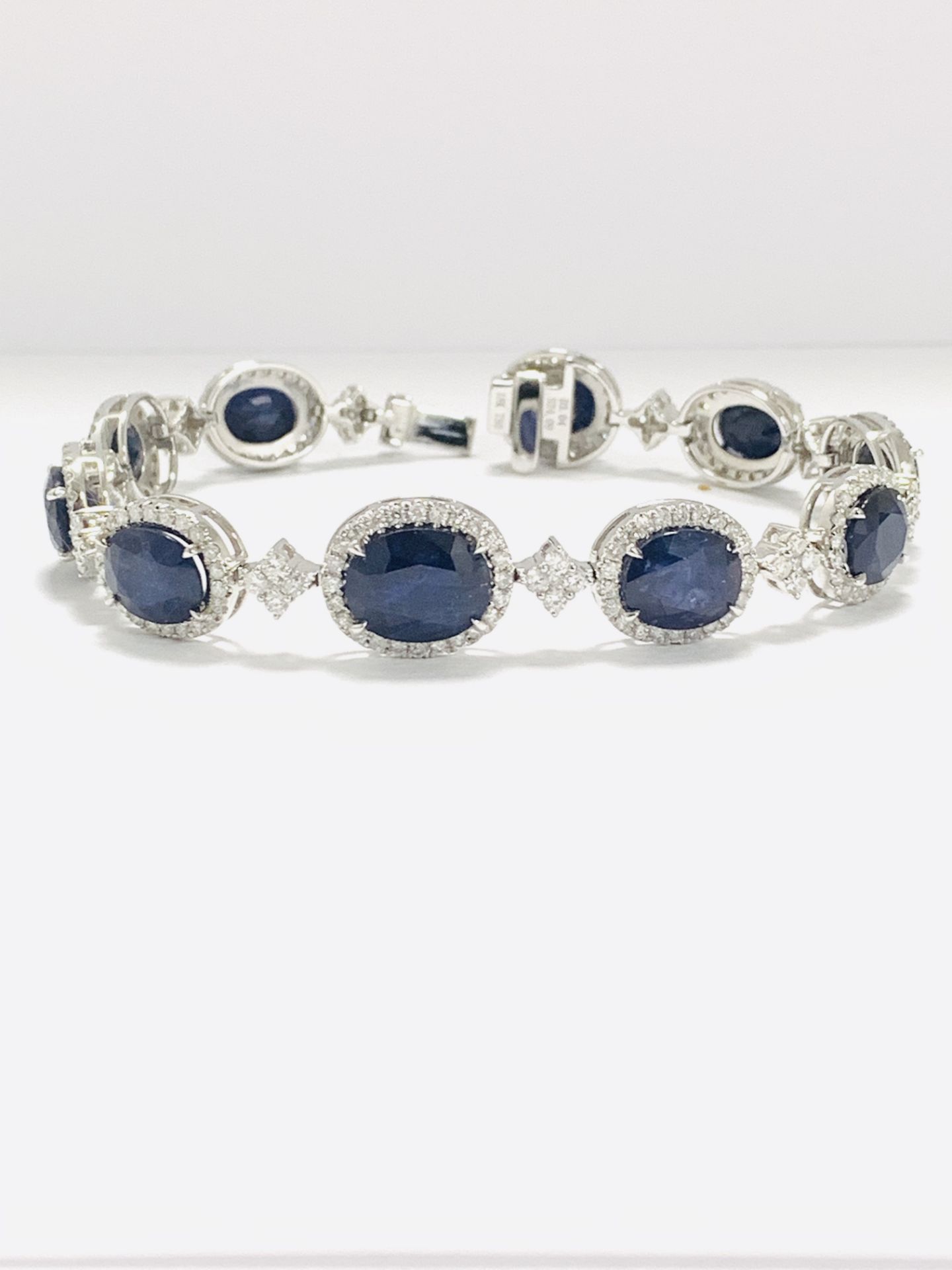 18ct White Gold Sapphire and Diamond Bracelet - Image 2 of 21