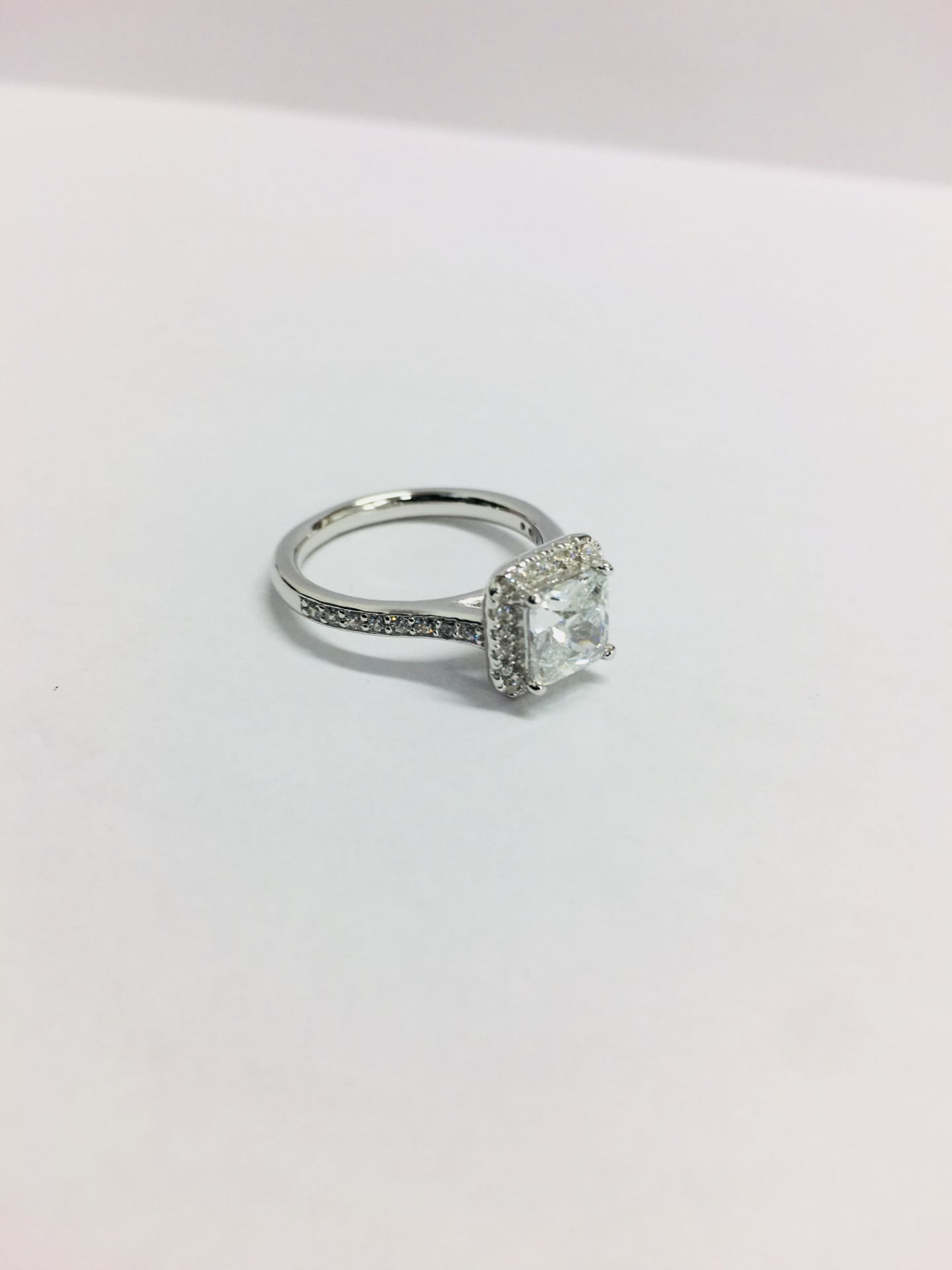 1.00ctct Diamond set solitaire Ring - Image 2 of 6