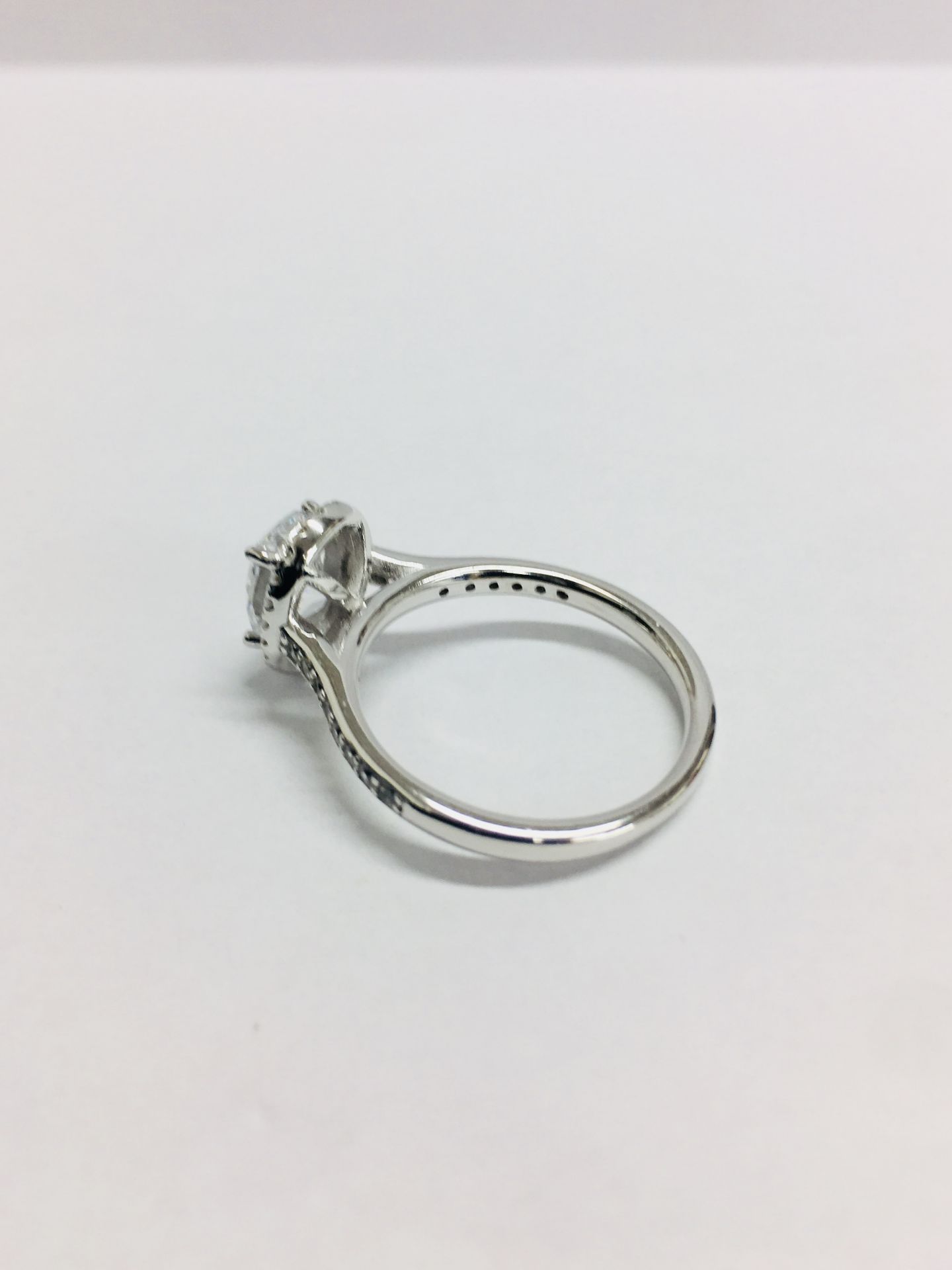 1.00ct Oval Diamond Ring - Image 4 of 6