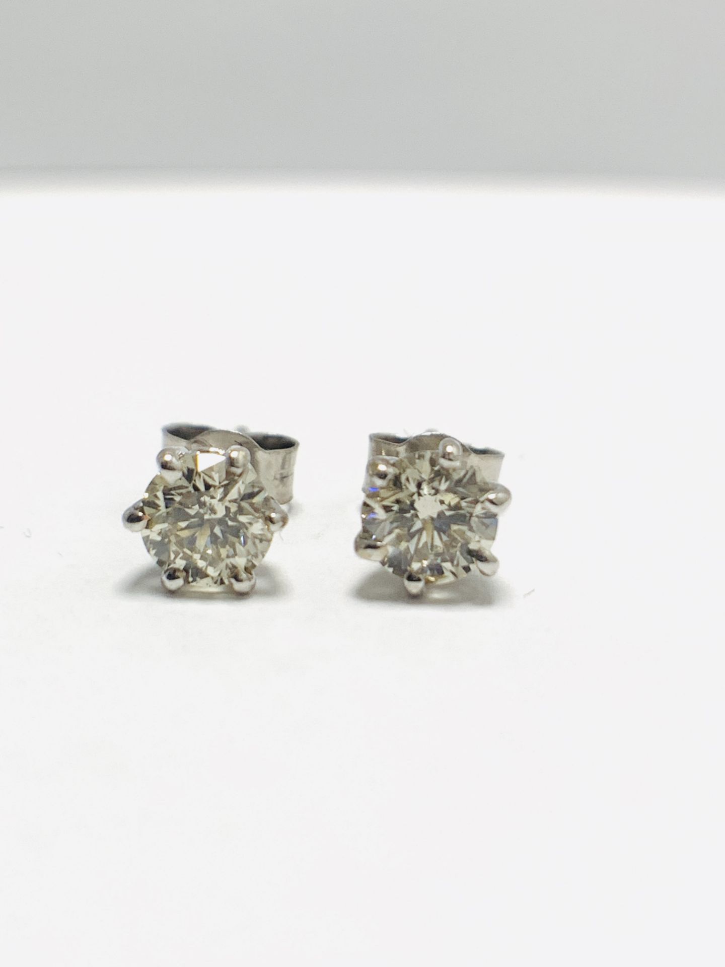 1.50ct Diamond set solitaire style Earring - Image 2 of 5