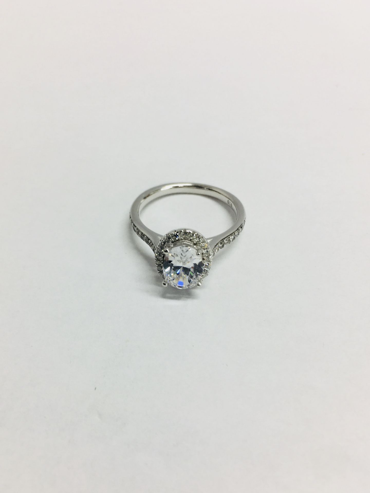 1.00ct Oval Diamond Ring - Image 2 of 6