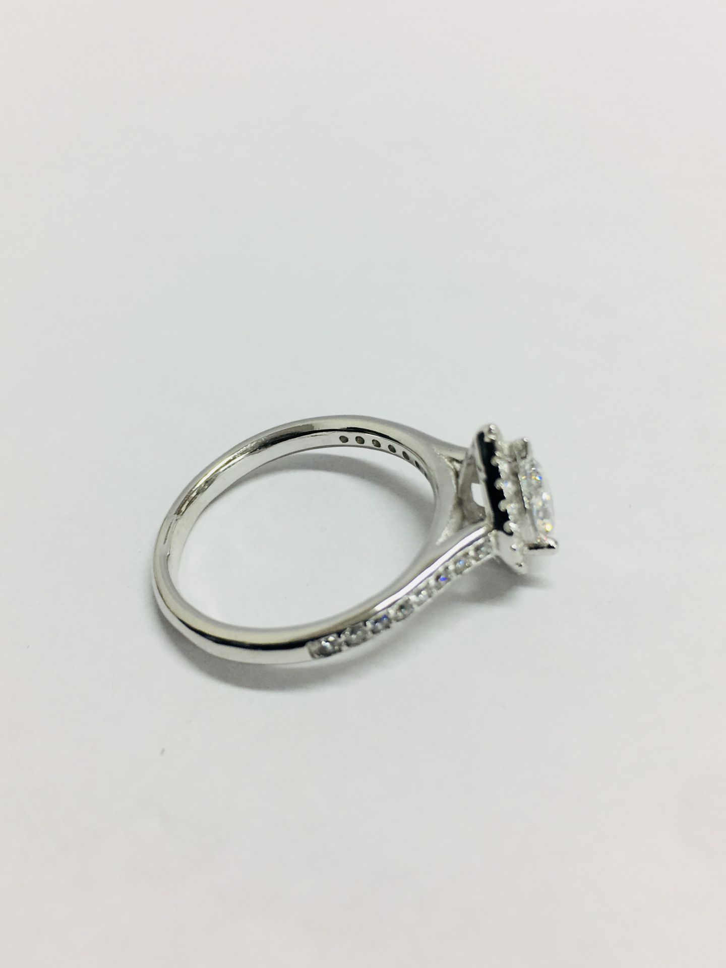 1ct pearshape Diamond Ring - Image 4 of 7