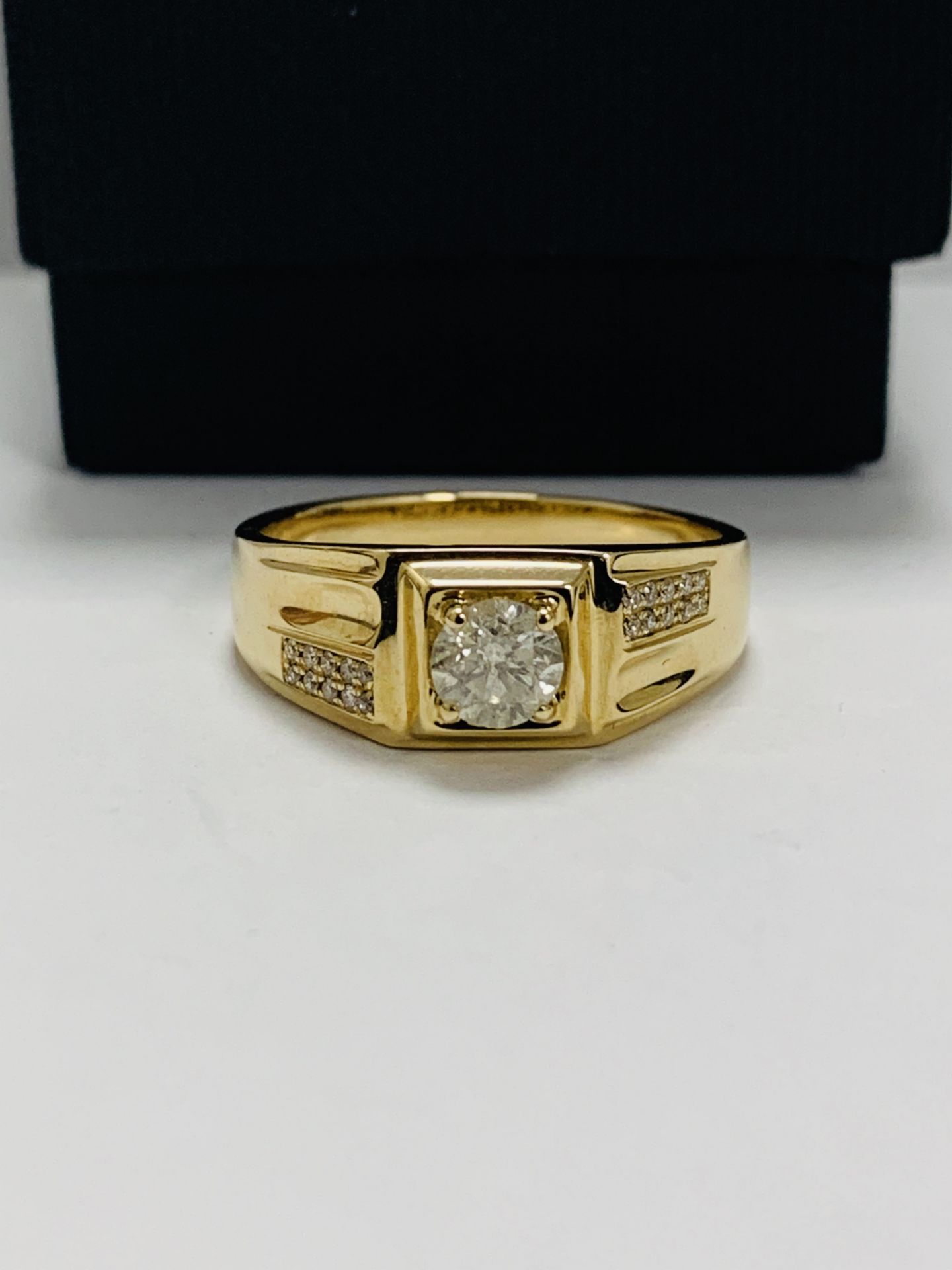 14ct Yellow Gold Diamond gents Ring - Image 8 of 10