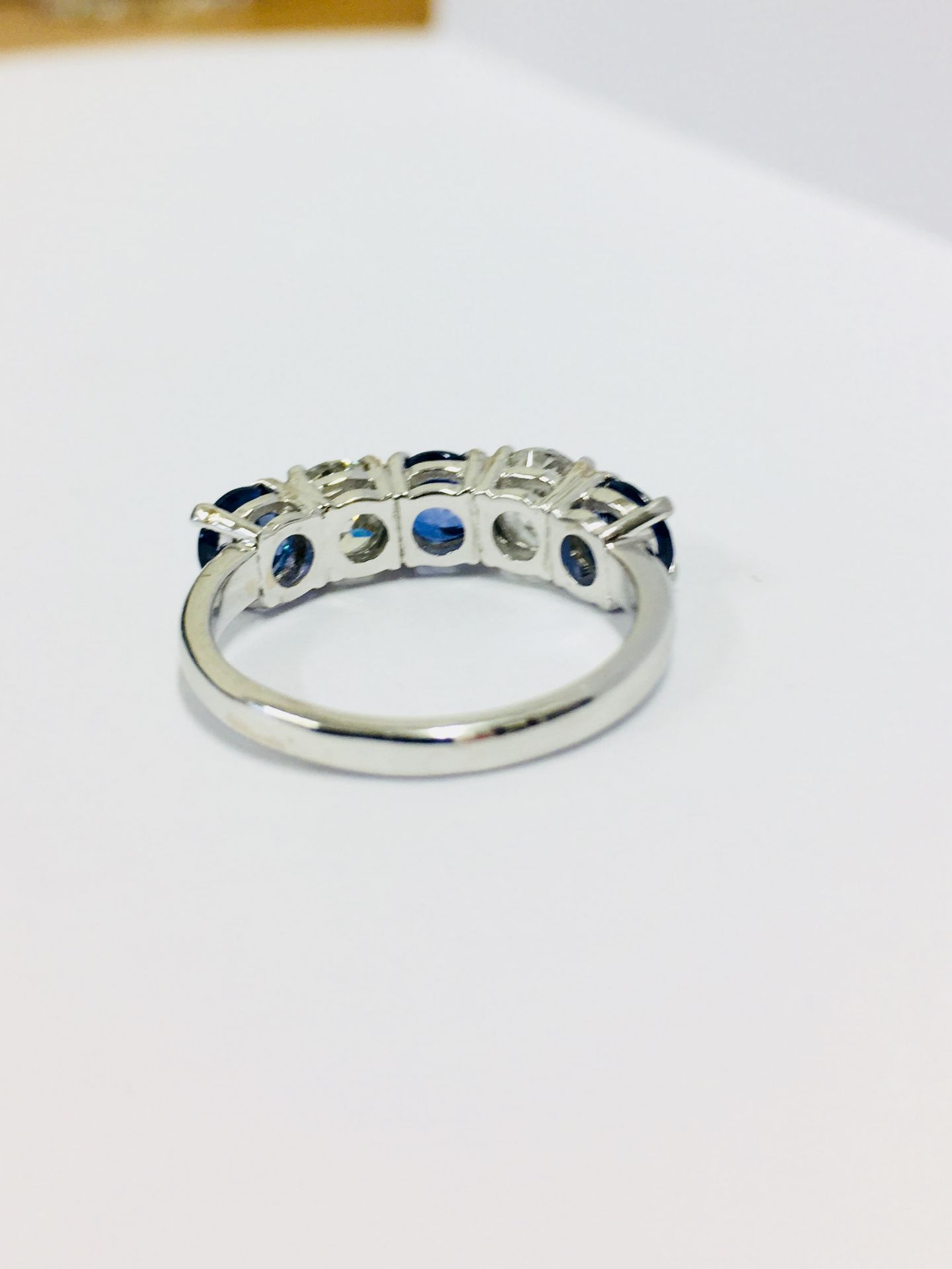 18ct white gold Sapphire Diamnd five stone Ring - Image 4 of 5