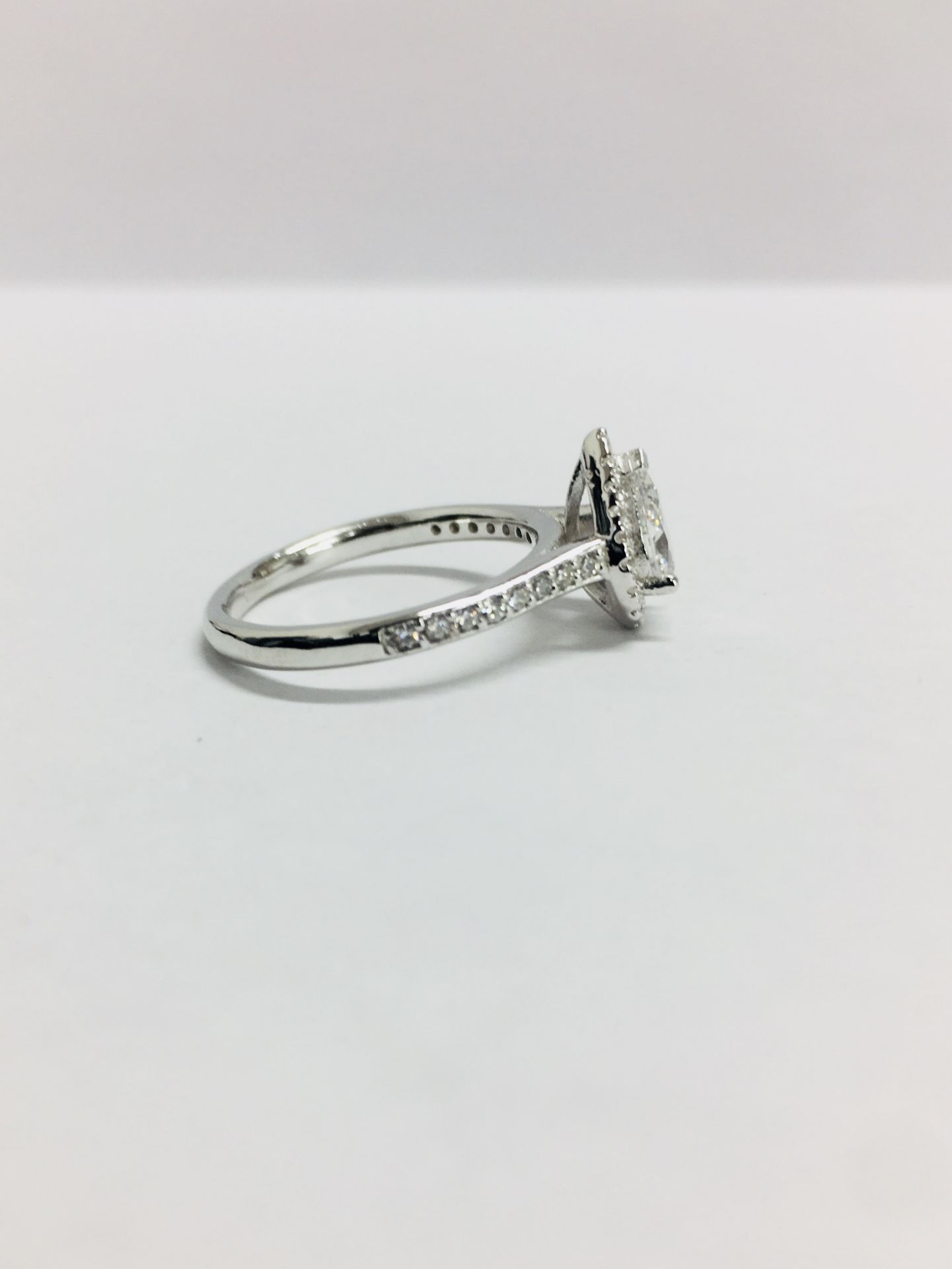 1ct pearshape Diamond Ring - Image 5 of 7