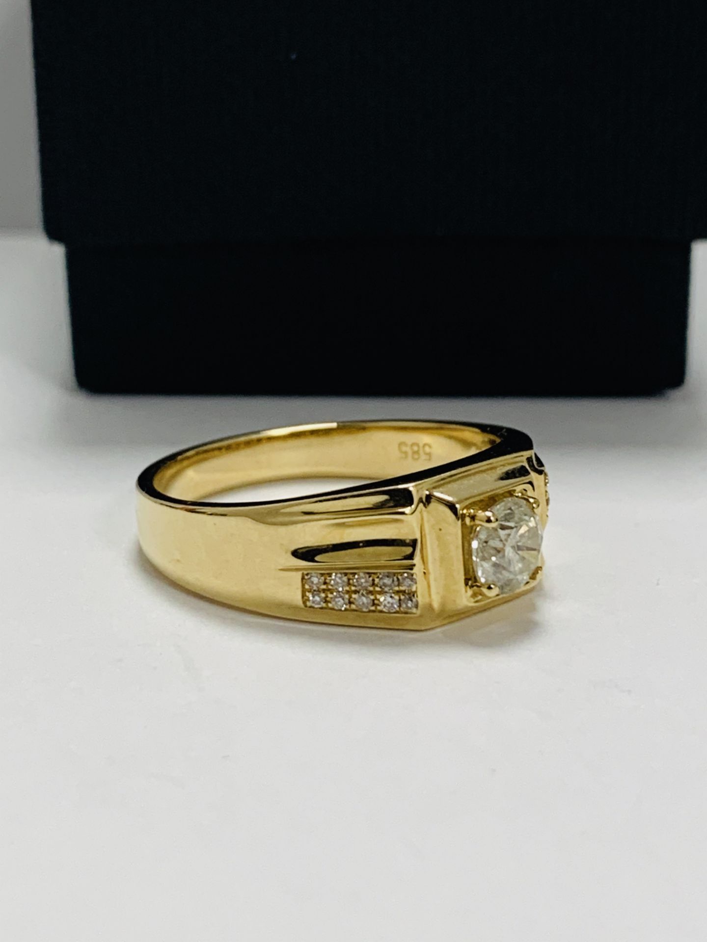 14ct Yellow Gold Diamond gents Ring - Image 7 of 10