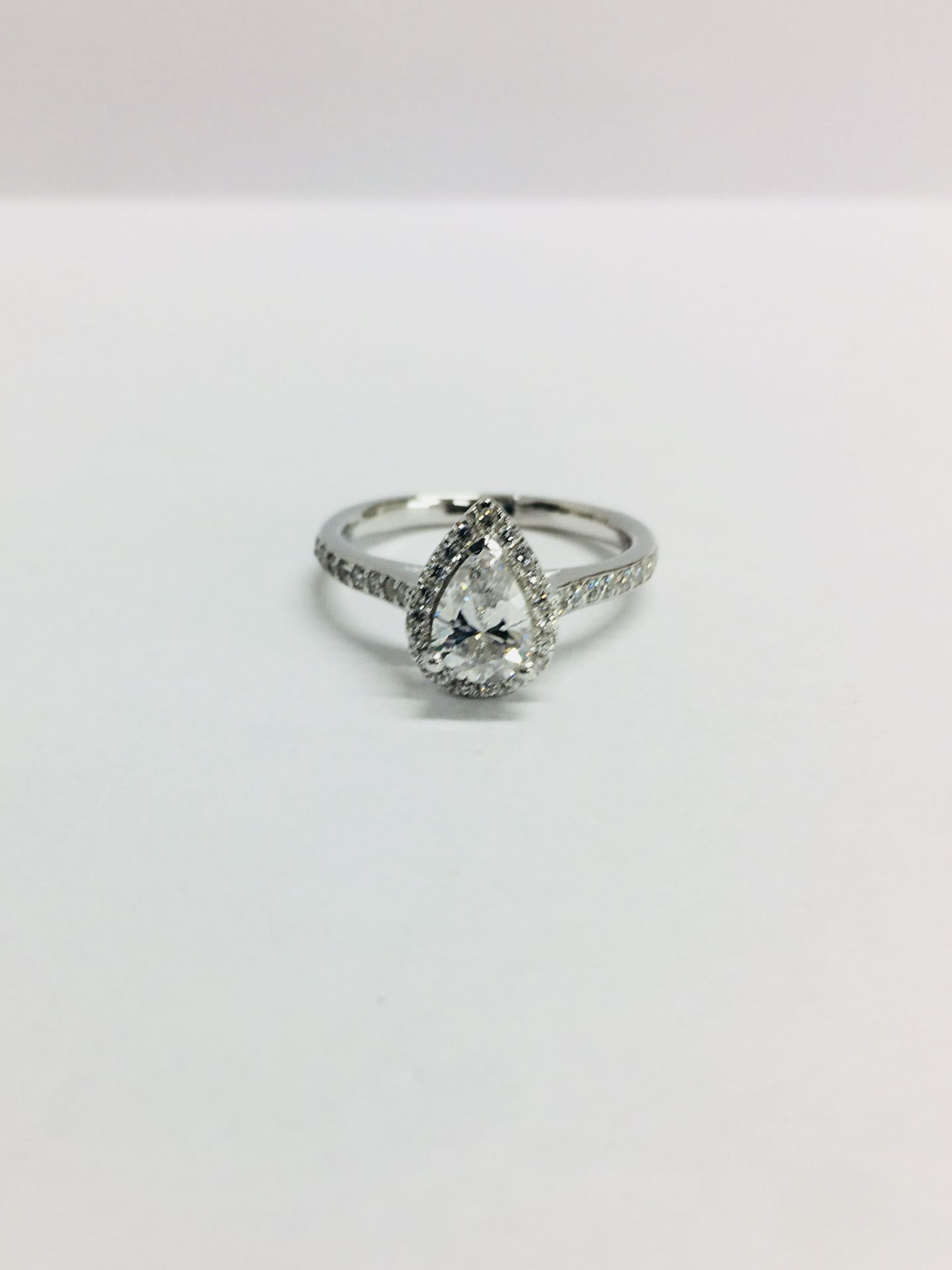 1ct pearshape Diamond Ring