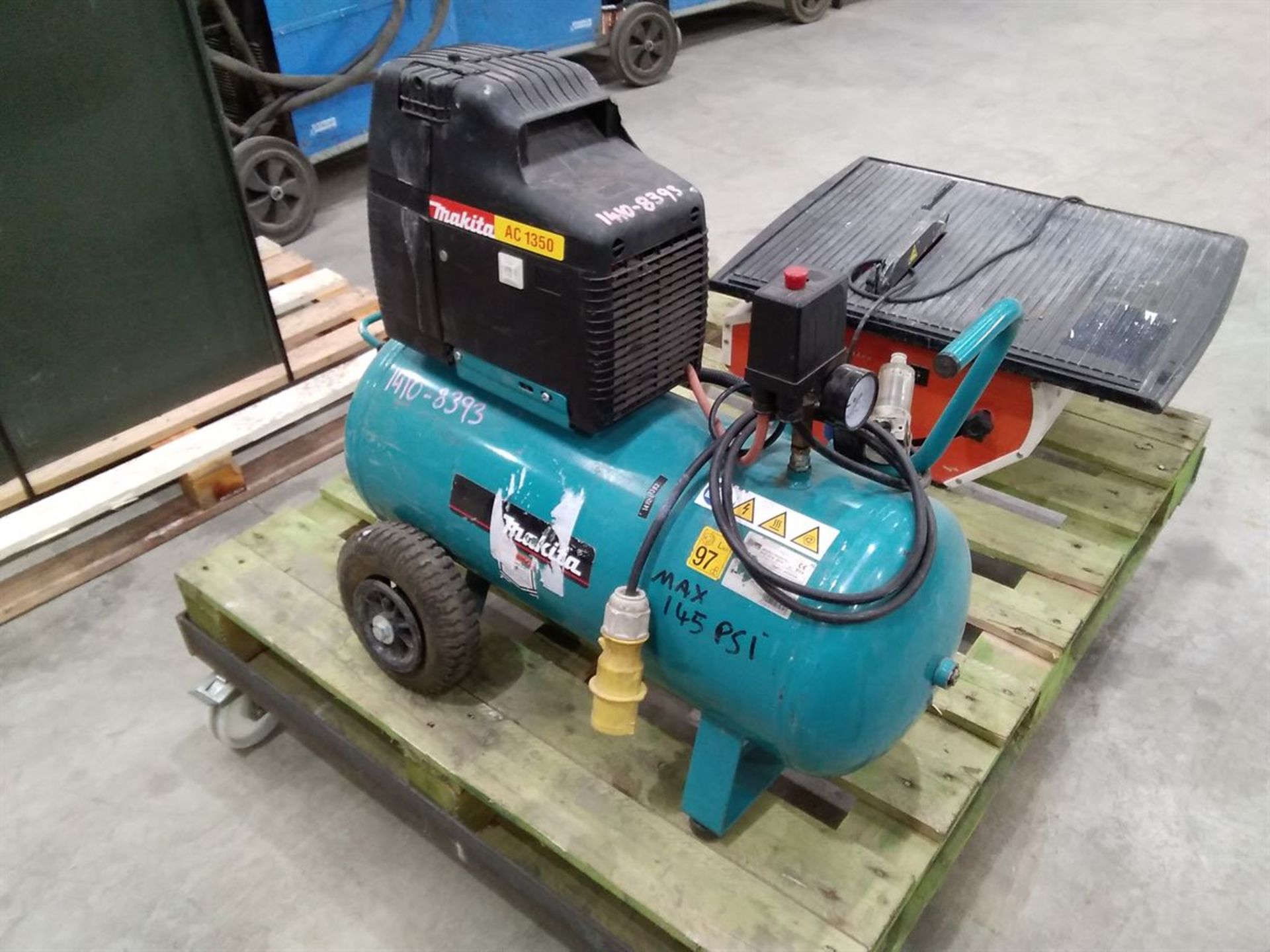 Makita AC1350 Portable Air Compressor 110V - Image 2 of 2