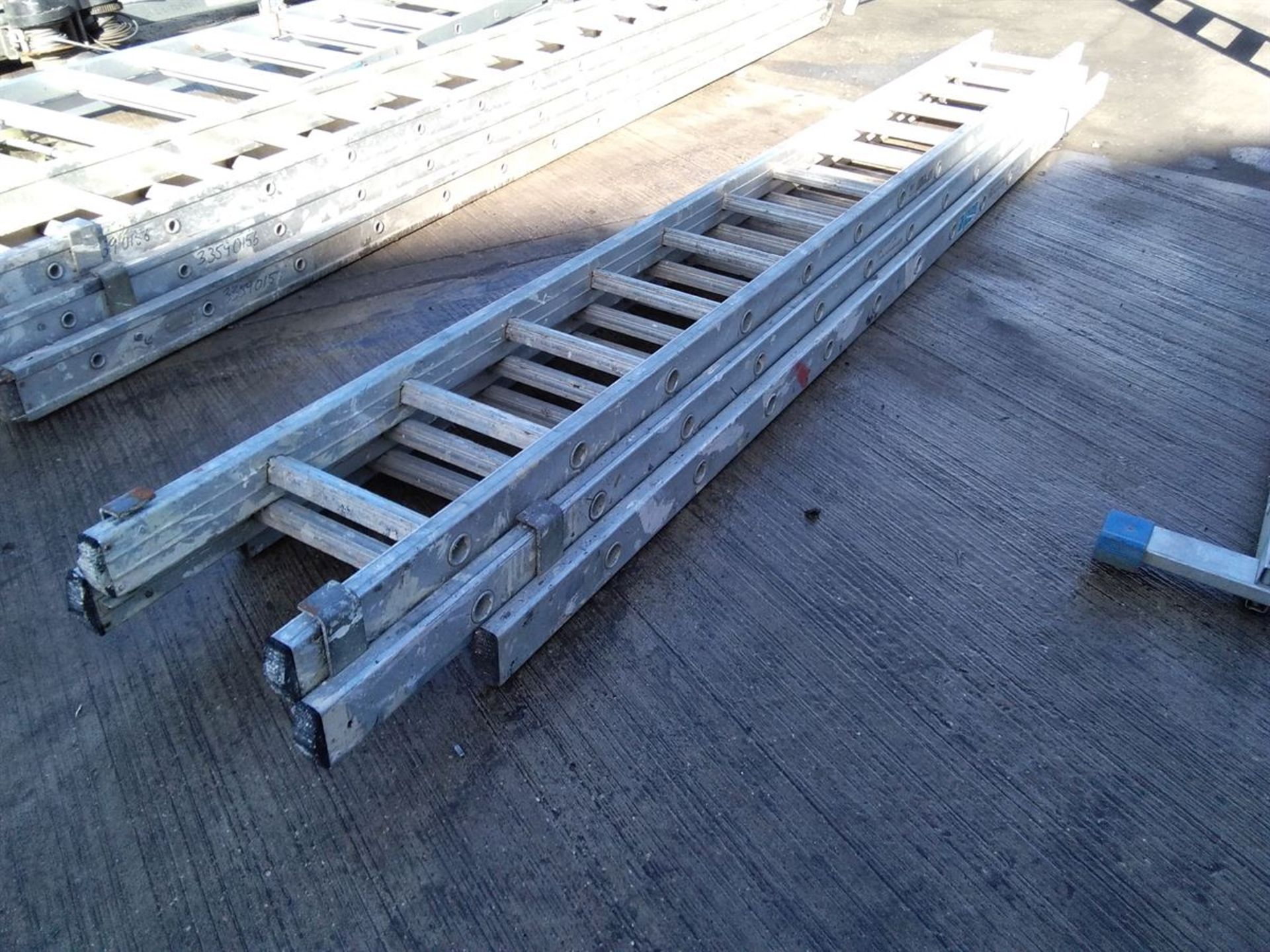 3 Tier Rise Ladder Aluminium - Image 2 of 2