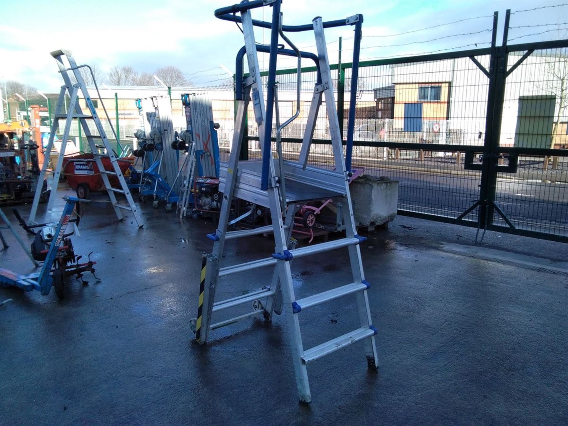 4 Rung Step Platform Ladder