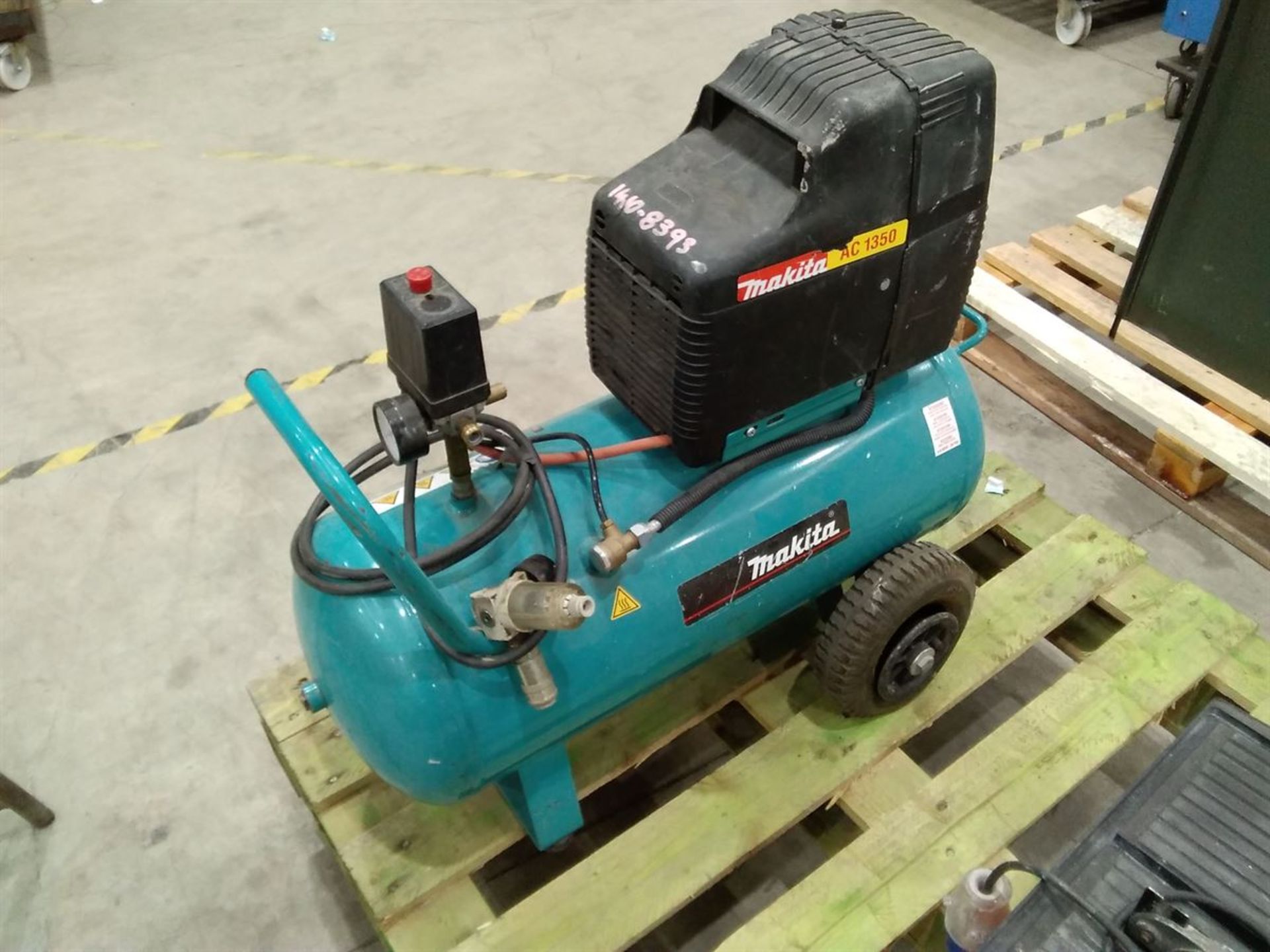 Makita AC1350 Portable Air Compressor 110V