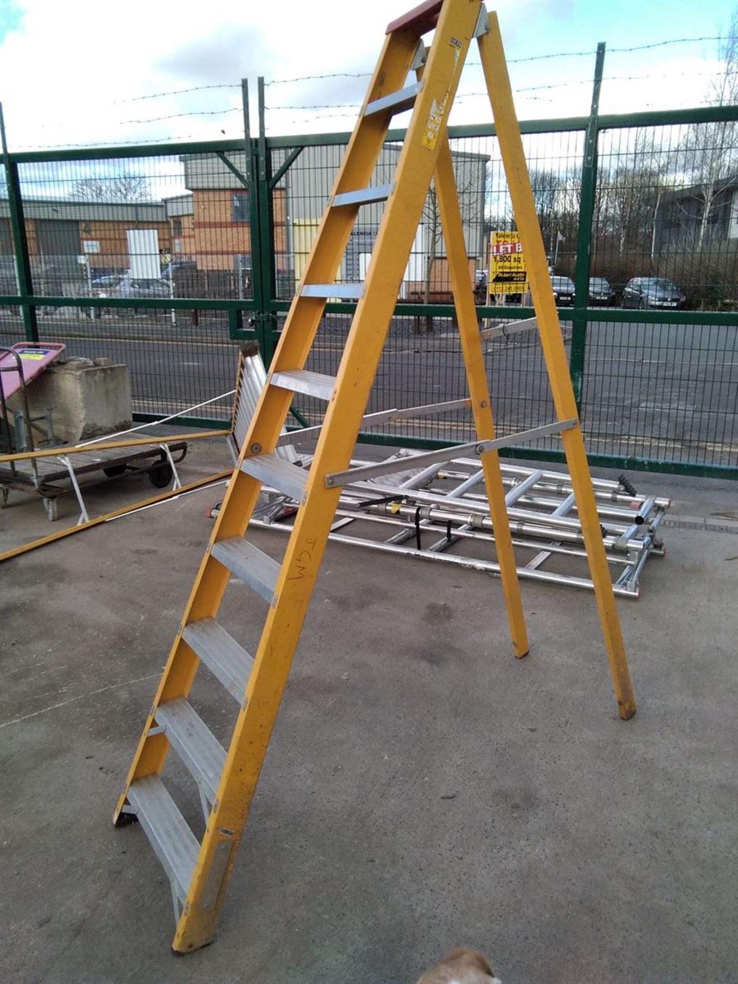 Aluminium 10 Rise Step Ladder - Image 2 of 2