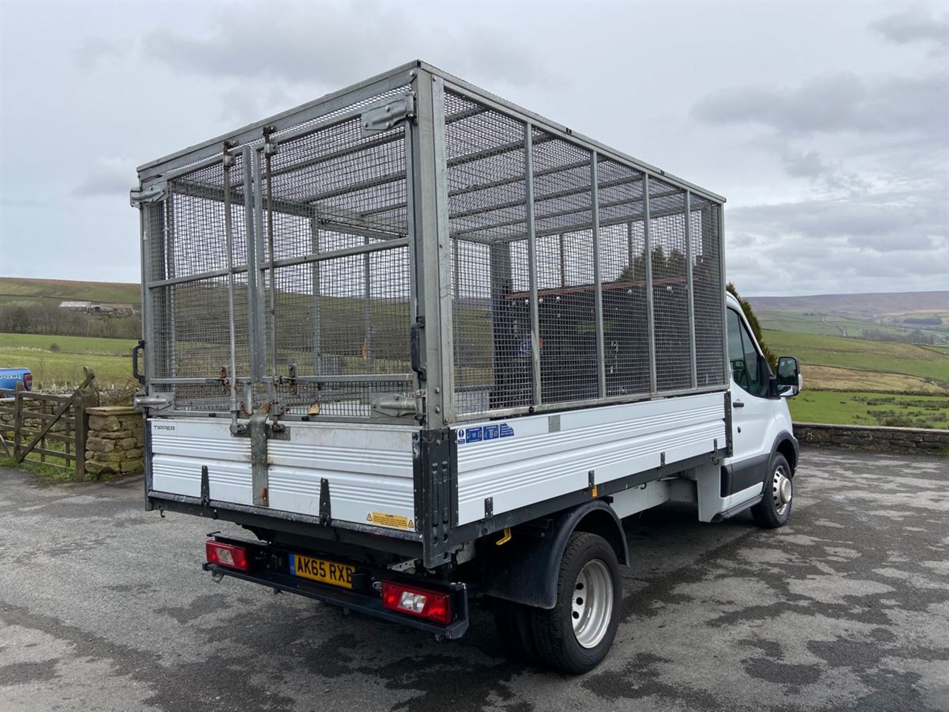 2015/65 FORD TRANSIT 350 TIPPER L2 DIESEL RWD 2.2 TDCI 125PS CHASSIS CAB (2198 cc) - Image 3 of 11