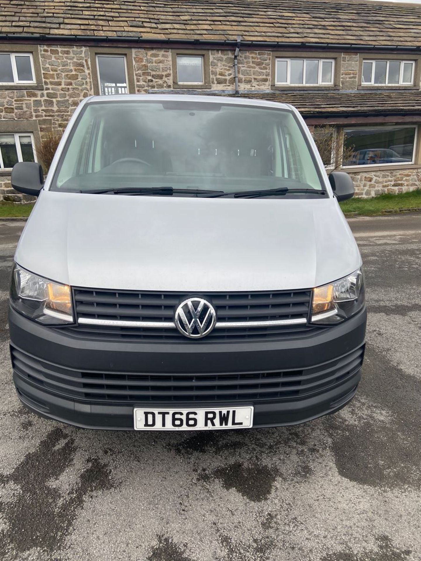 2017/66 VOLKSWAGEN TRANSPORTER T28 SWB DIESEL 2.0 TDI BMT 102 STARTLINE VAN EUR (1968 cc) - Image 8 of 13