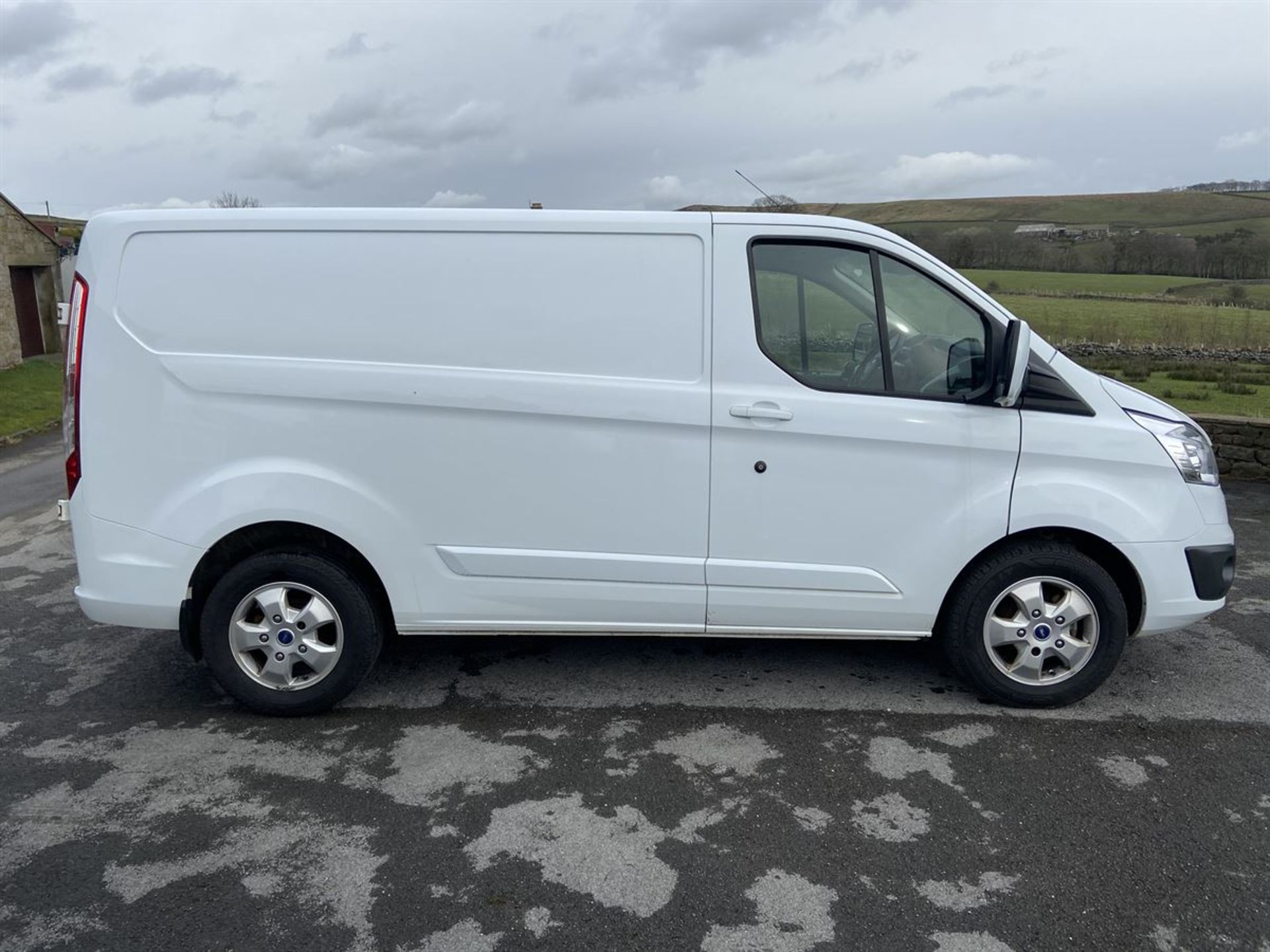 2016/66 FORD TRANSIT CUSTOM 290 L1 DIES 2.0 TDCI 130PS LOW ROOF LIMITED V (1996 cc) - Image 2 of 13