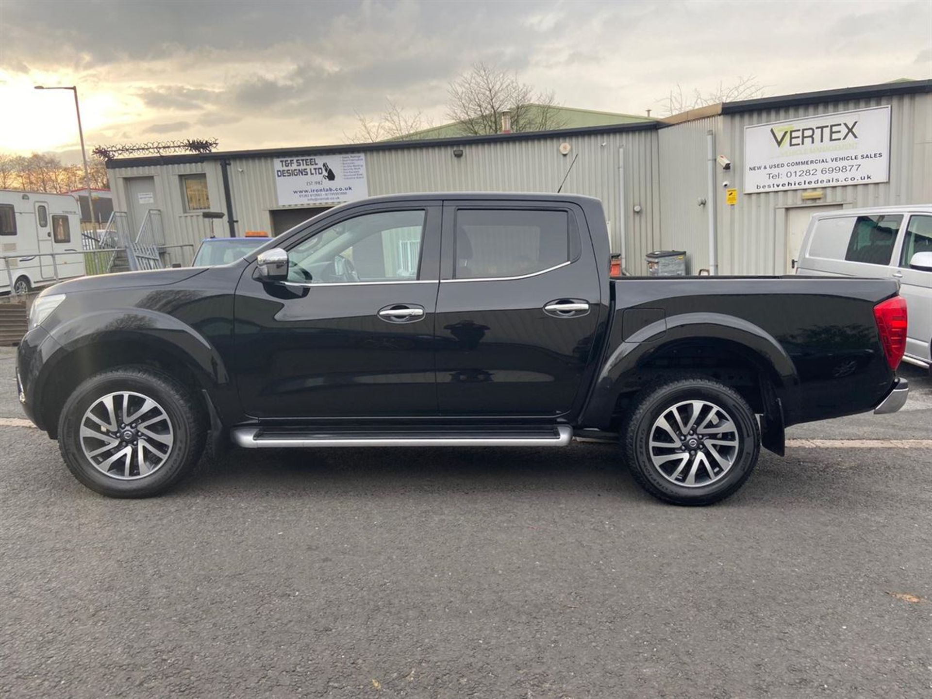 2016/66 NISSAN Navara Pickup N-Connecta DCI 190 BiTurbo Auto N-Connecta (2016/66) - Image 4 of 13