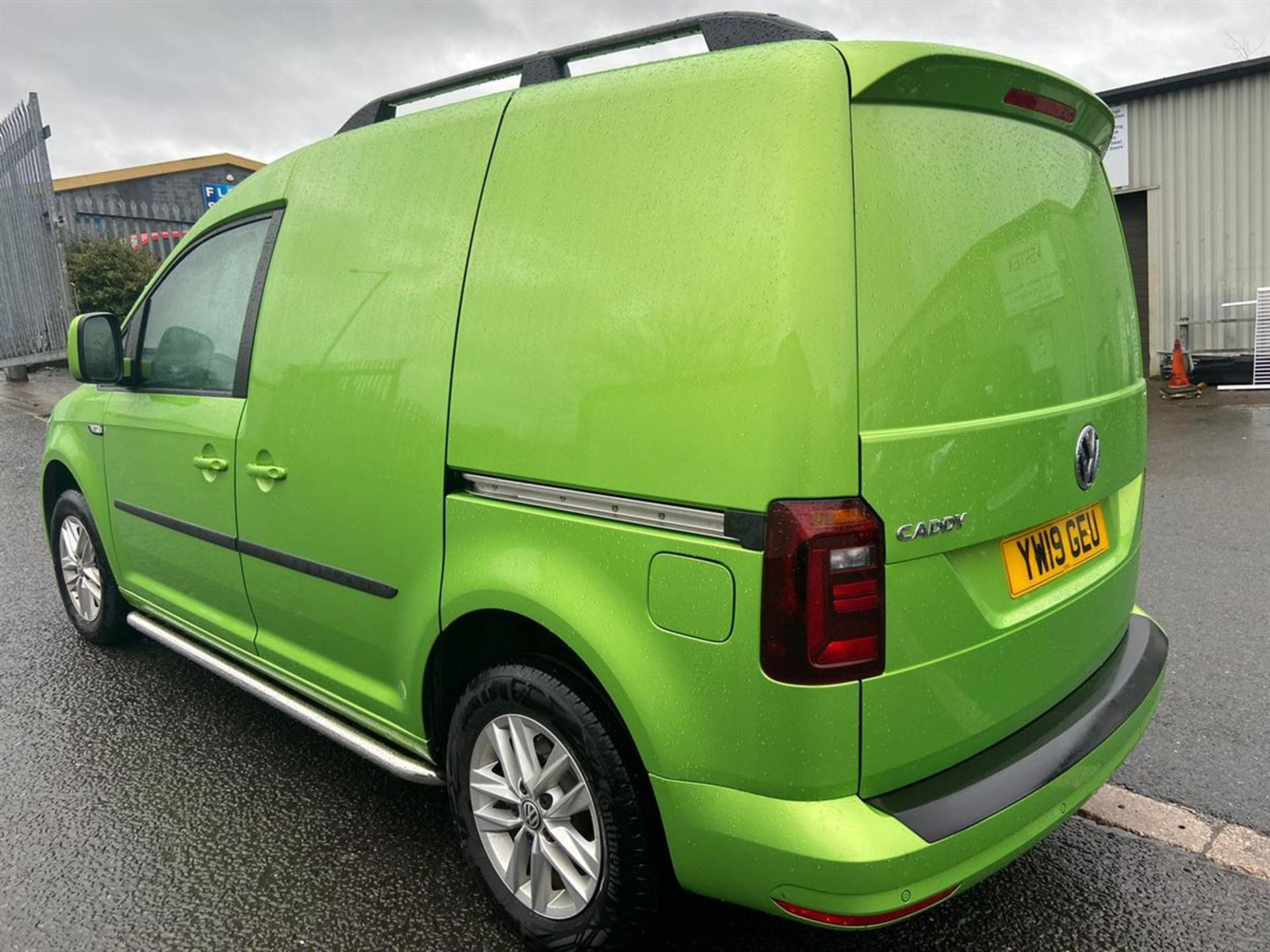 2019/19 VOLKSWAGEN CADDY C20 DIESEL 2.0 TDI BLUEMOTION TECH 102PS HIGHLINE (1968 cc) - Image 5 of 15