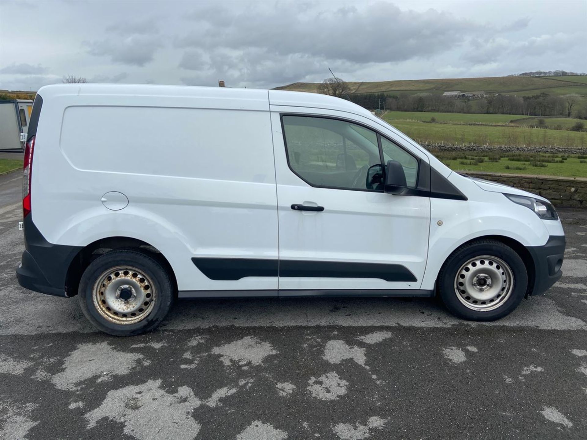 2015/15 FORD TRANSIT CONNECT 220 L1 DIESEL 1.6 TDCI 75PS VAN (1560 cc) - Image 2 of 13