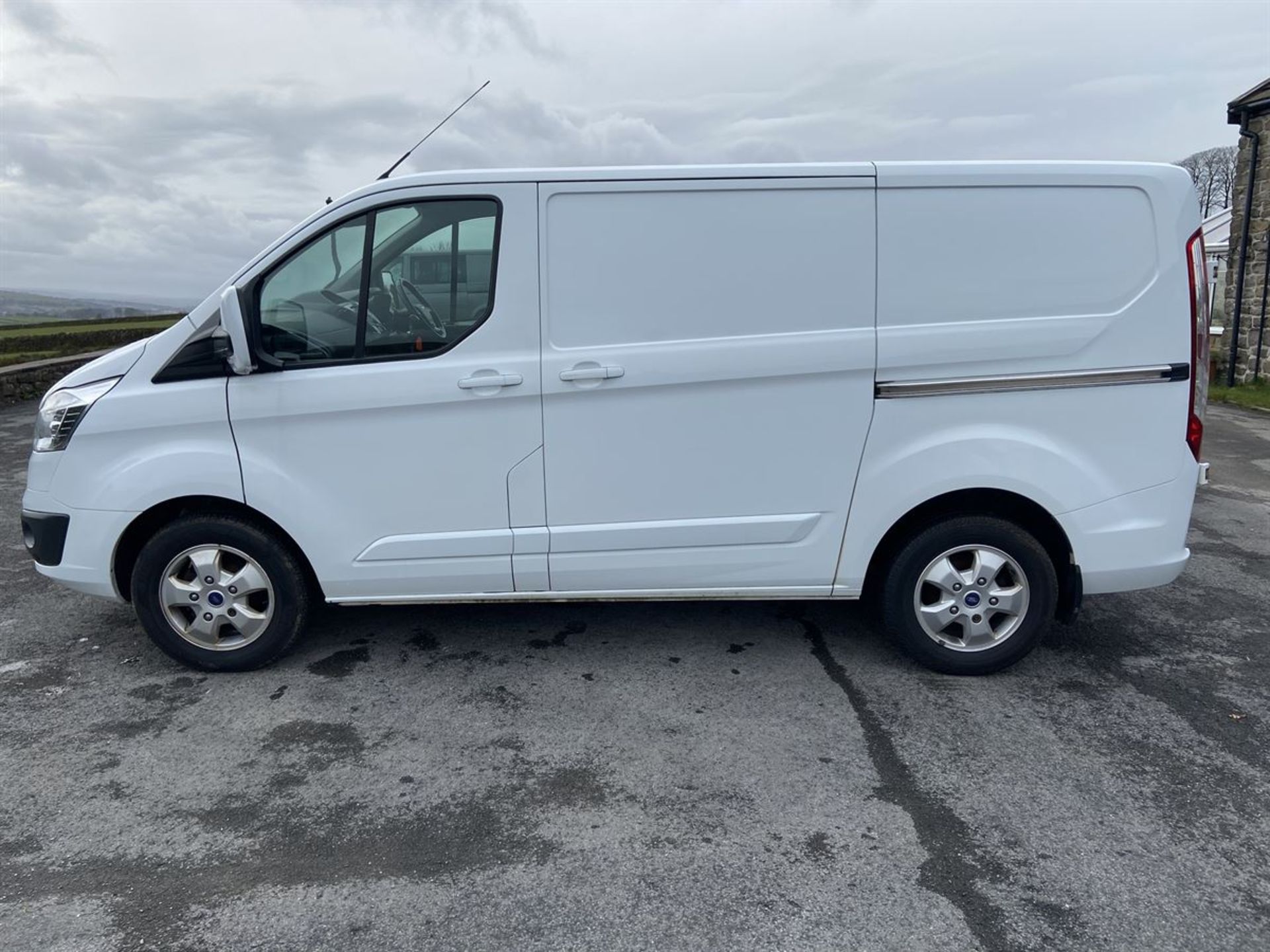 2016/66 FORD TRANSIT CUSTOM 290 L1 DIES 2.0 TDCI 130PS LOW ROOF LIMITED V (1996 cc) - Image 6 of 13